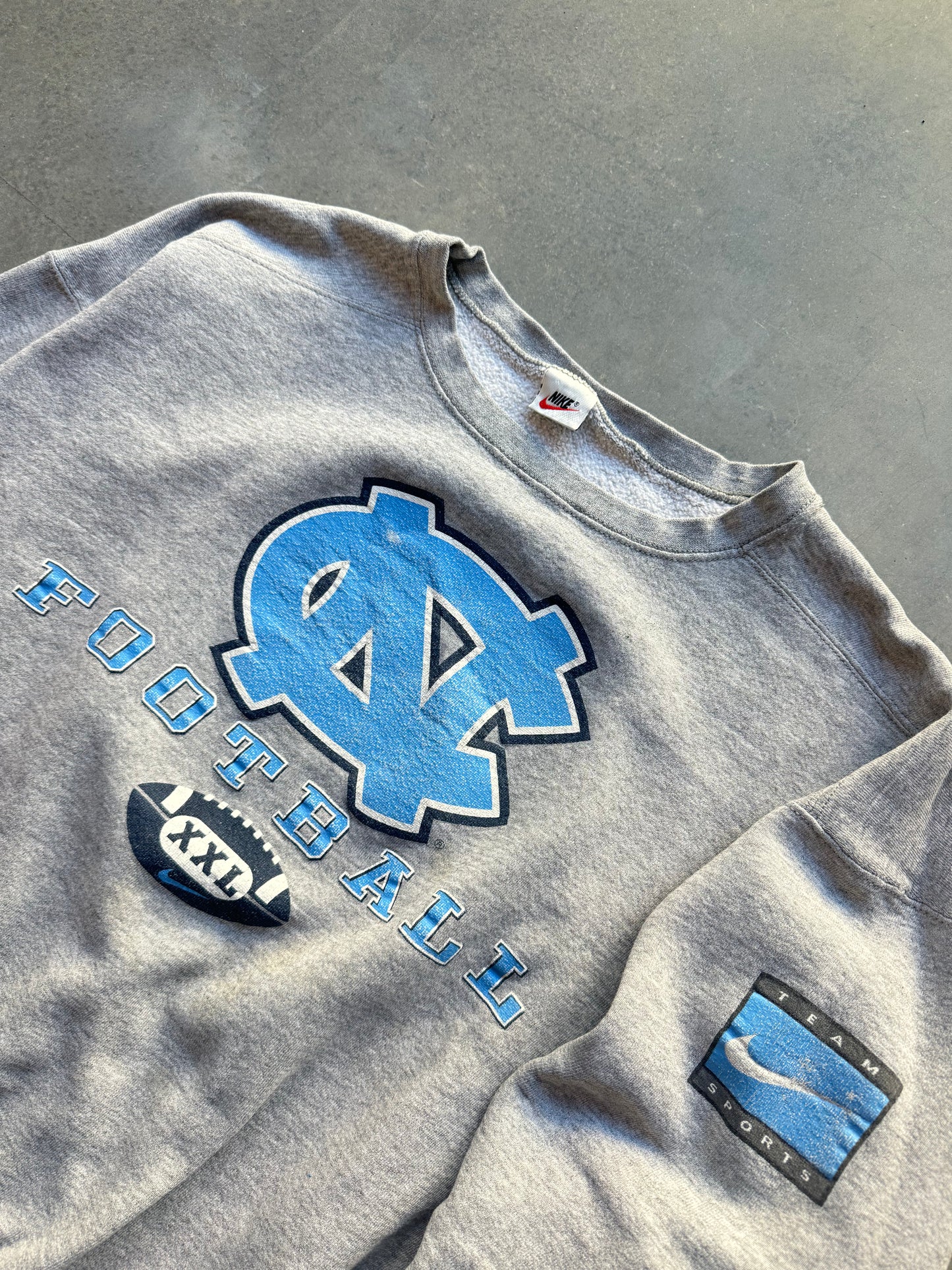 90’s UNC North Carolina Tarheels Football Vintage Nike Team Sports Grey College Crewneck (Boxy Large)