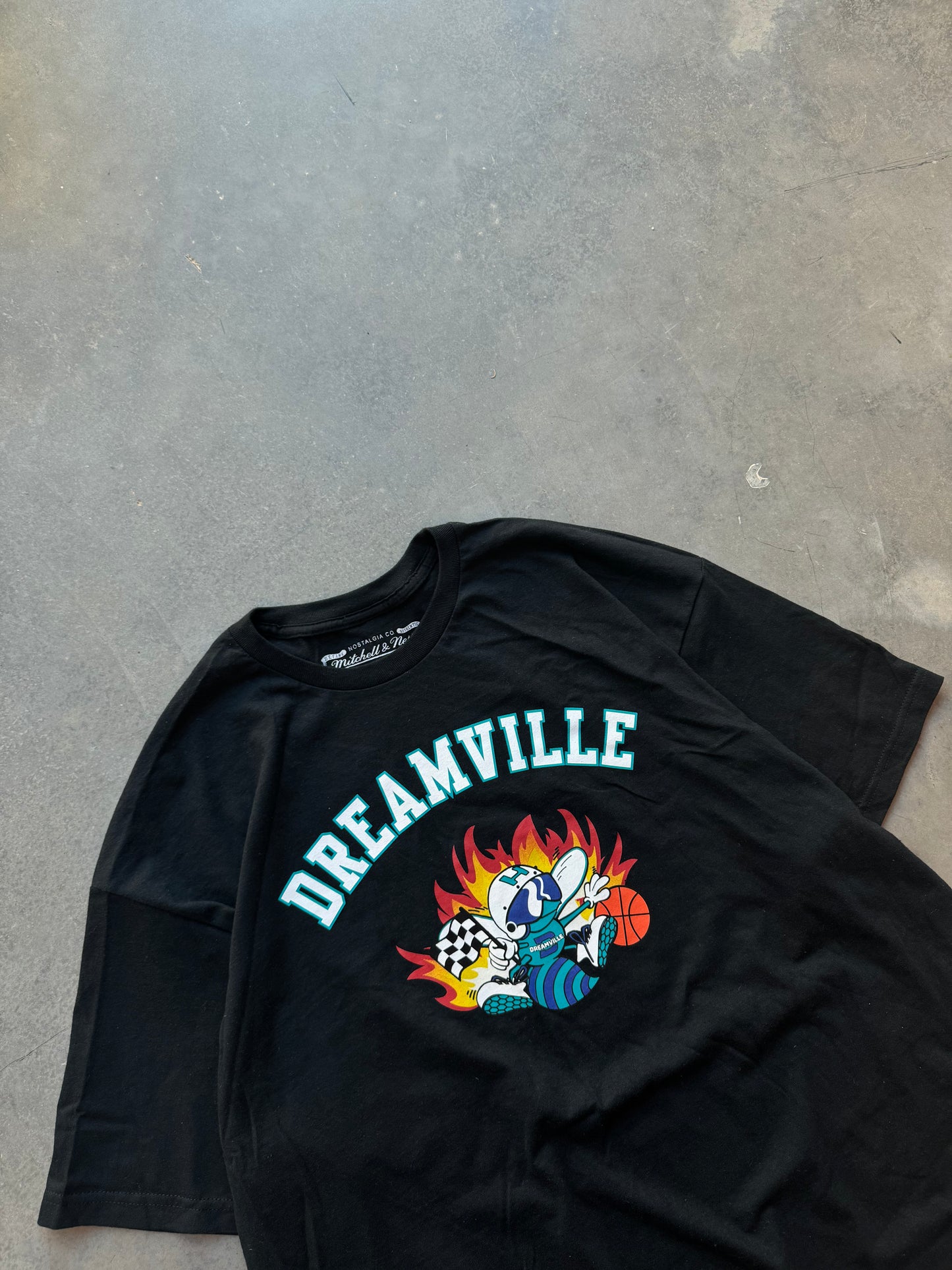 2020 Charlotte Hornets x Dreamville x Bleacher Report Flame Logo NBA Tee (XXL)