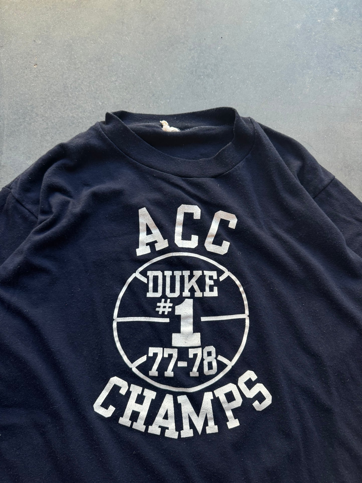 1977/1978 Duke Blue Devils ACC Champions Vintage College Basketball Tee (Medium)