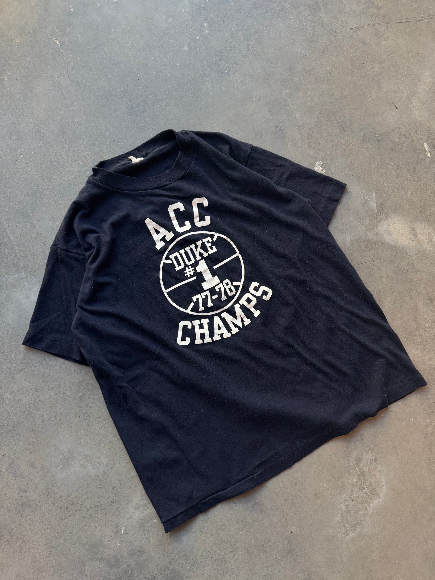 1977/1978 Duke Blue Devils ACC Champions Vintage College Basketball Tee (Medium)