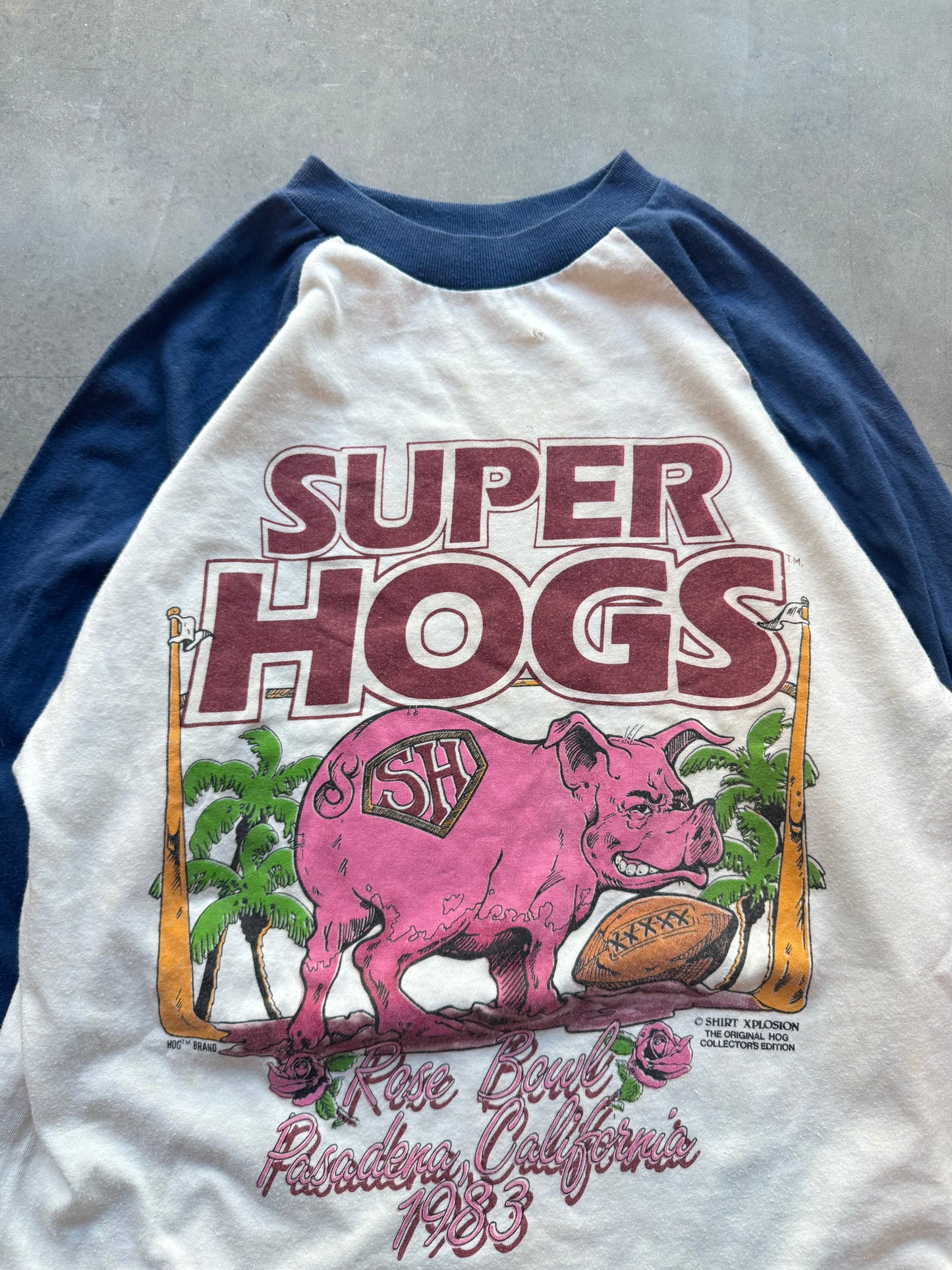 1983 Washington Redskins Super Bowl XVII Champions “Super Hogs” Rose Bowl Vintage NFL Raglan Tee (Medium)