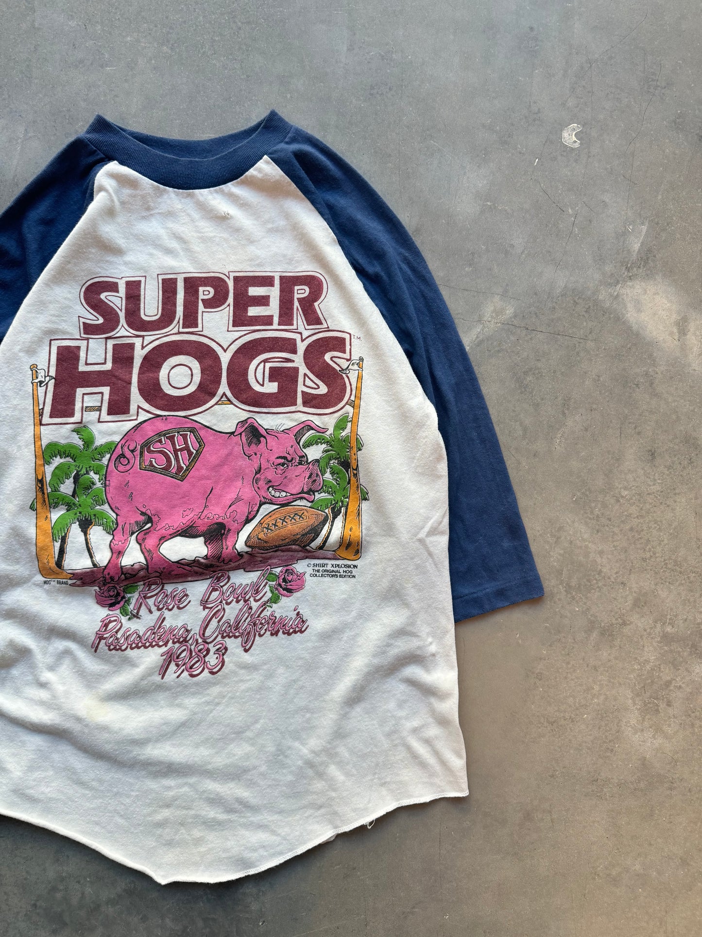 1983 Washington Redskins Super Bowl XVII Champions “Super Hogs” Rose Bowl Vintage NFL Raglan Tee (Medium)