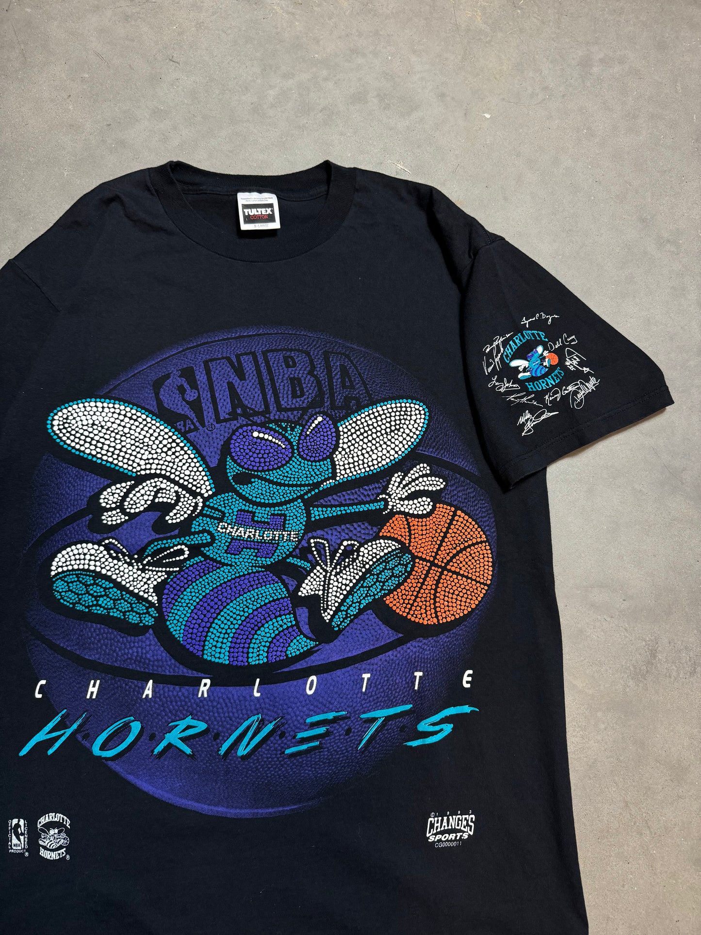 90’s Charlotte Hornets Vintage Big Logo Hugo Puff Print NBA Tee (XL)