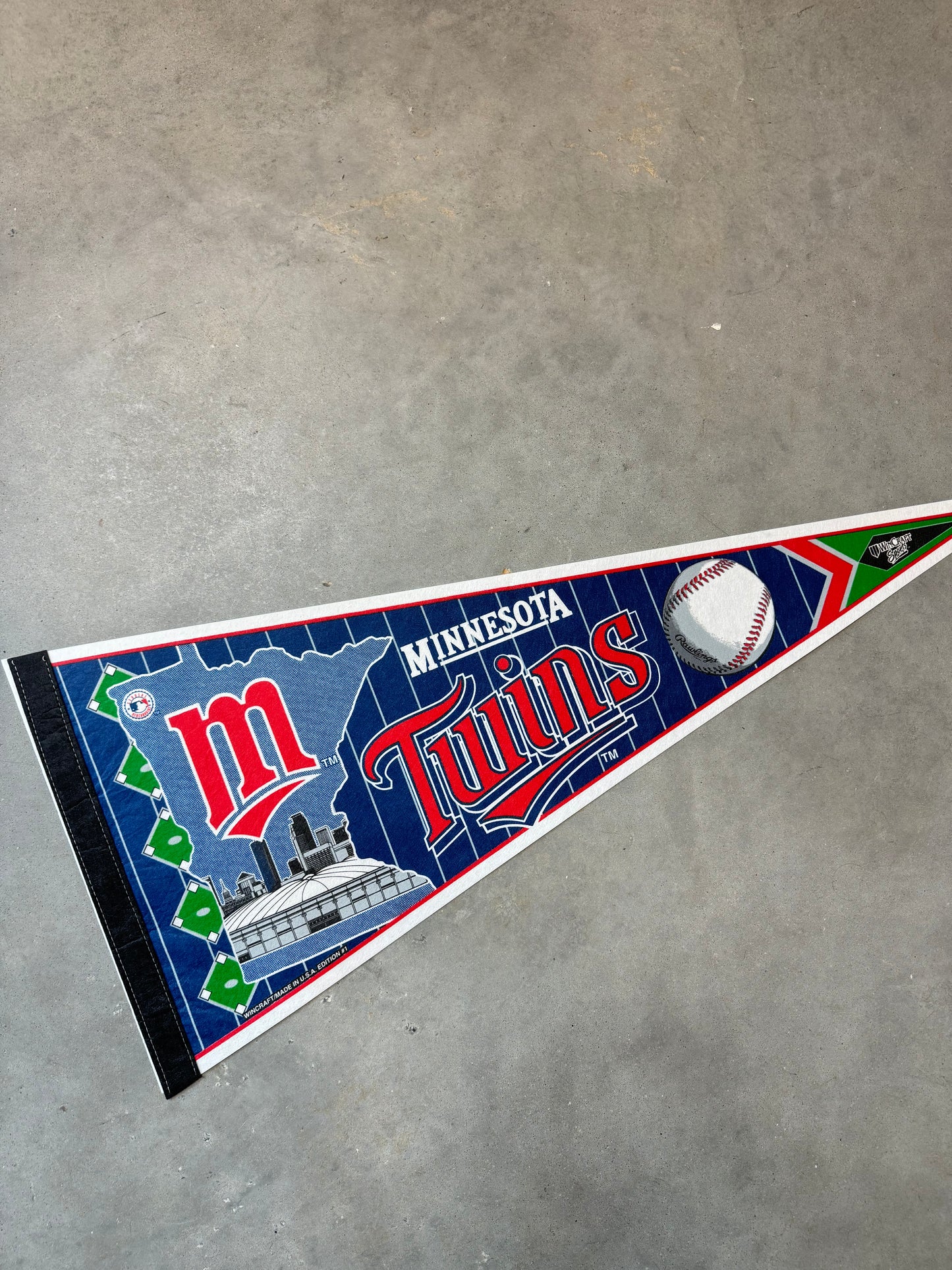 90’s Minnesota Twins Vintage Skyline MLB Pennant