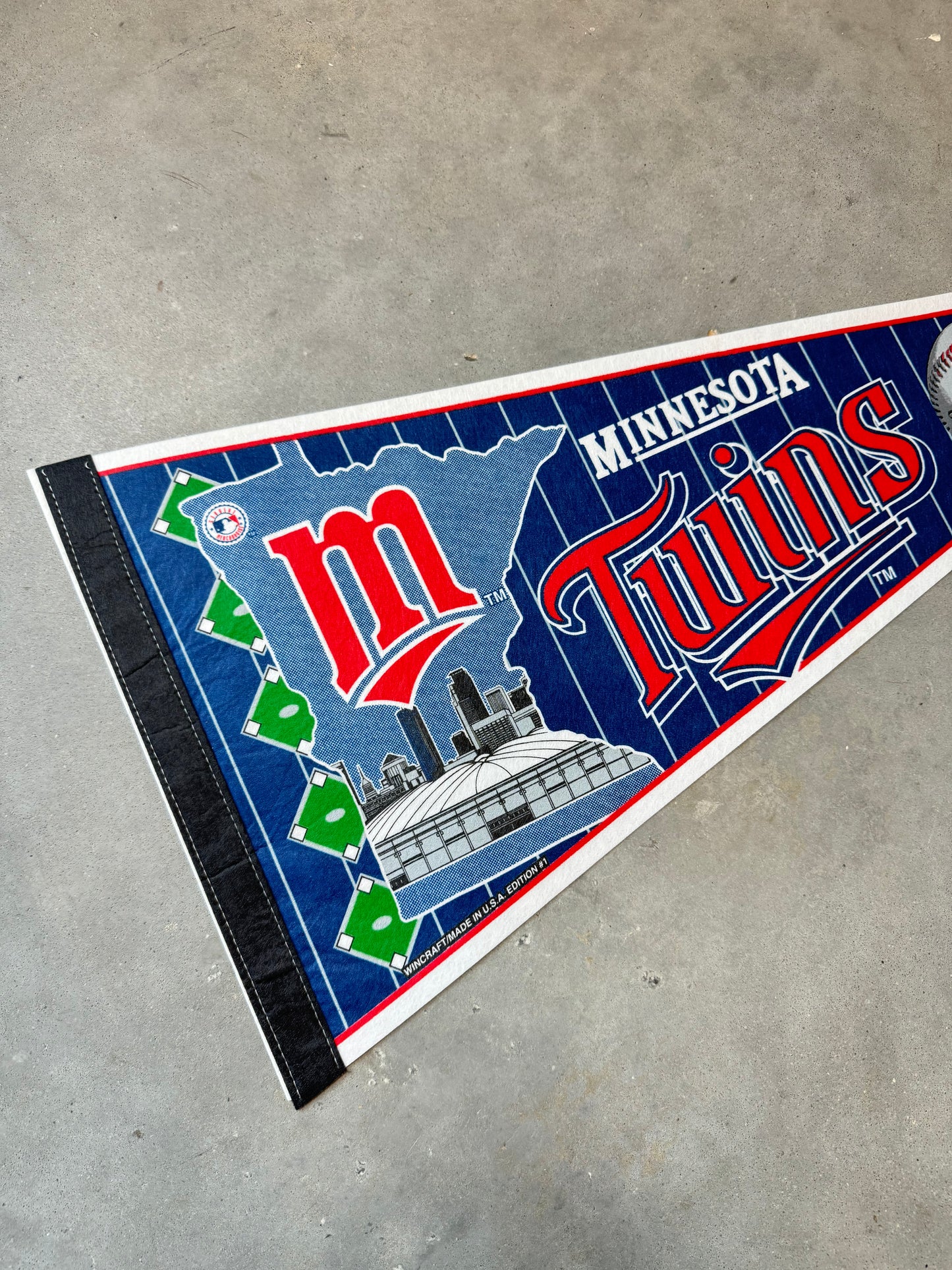 90’s Minnesota Twins Vintage Skyline MLB Pennant