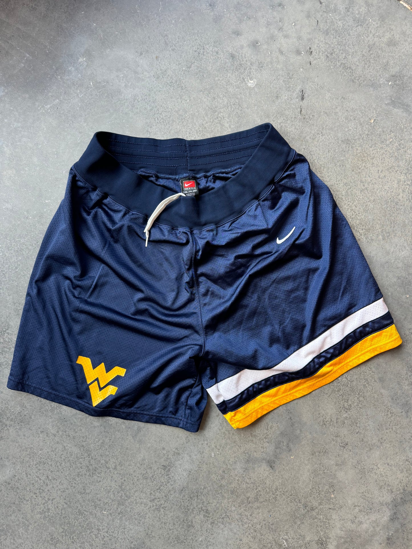 90’s West Virginia Mountaineers Vintage Navy Blue Heavyweight Mesh Nike Authentic College Basketball Shorts (XXL)