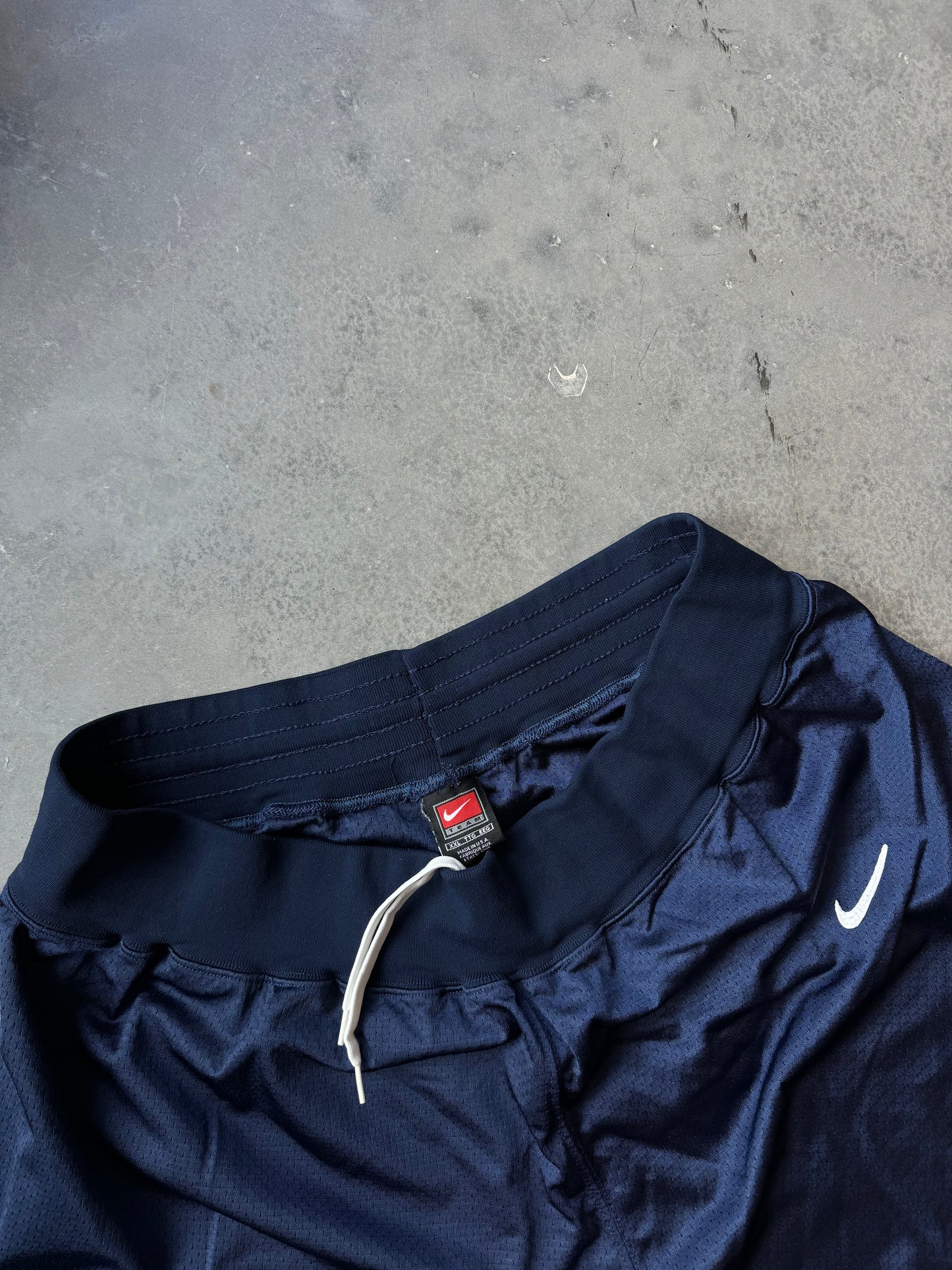 90’s West Virginia Mountaineers Vintage Navy Blue Heavyweight Mesh Nike Authentic College Basketball Shorts (XXL)