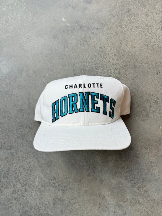 90’s Charlotte Hornets Vintage White Starter Block Letter Arch NBA Snapback Hat (OSFA)