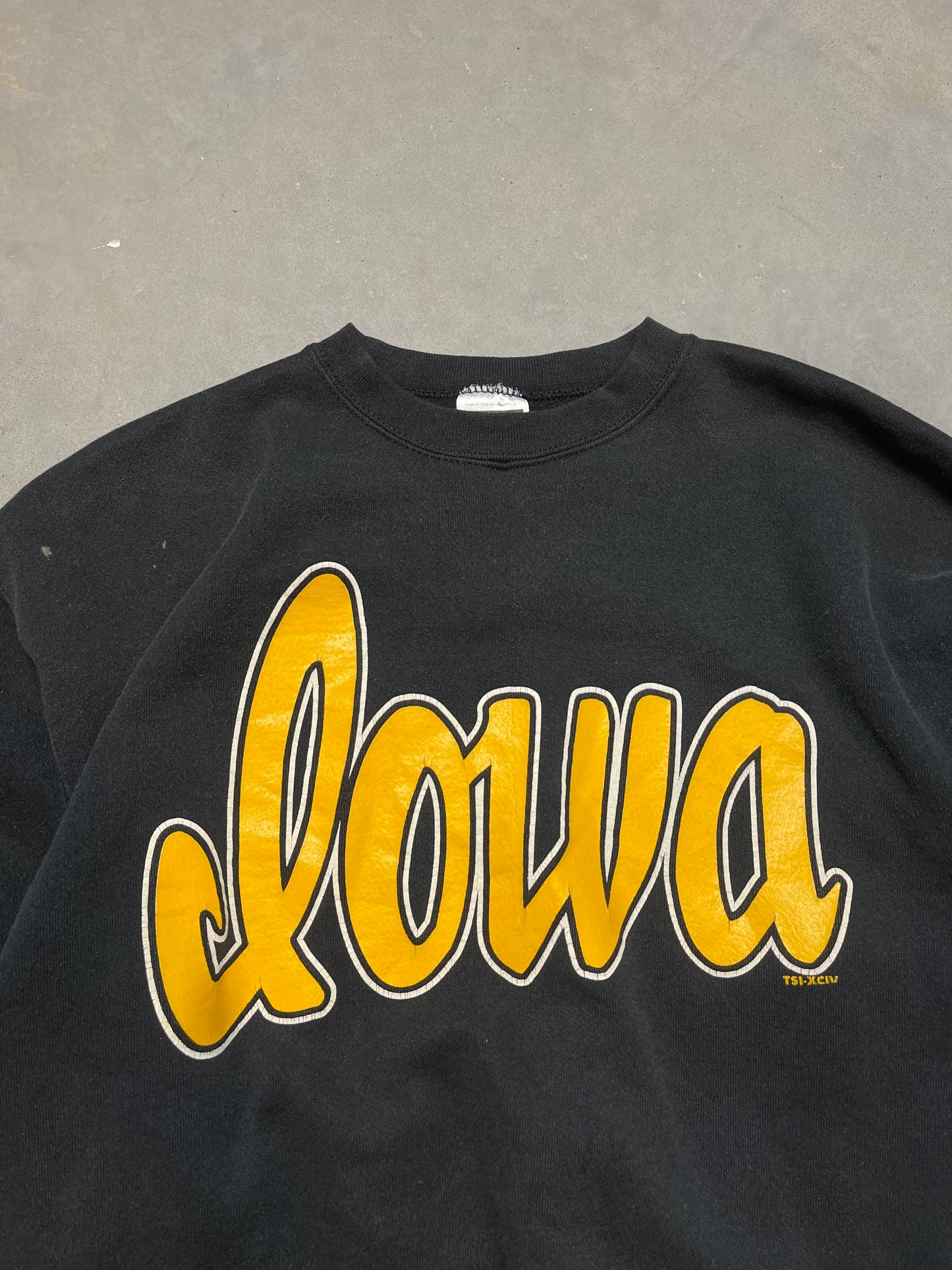 90’s Iowa Hawkeyes Vintage College Script Crewneck (XL)