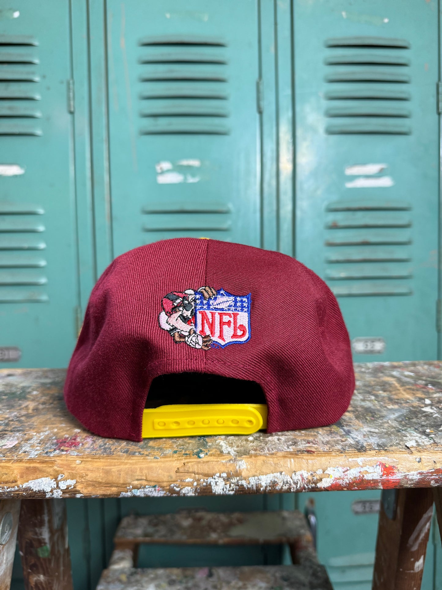 90’s Washington Redskins x Taz Vintage Multi Logo NFL Snapback Hat (OSFA)