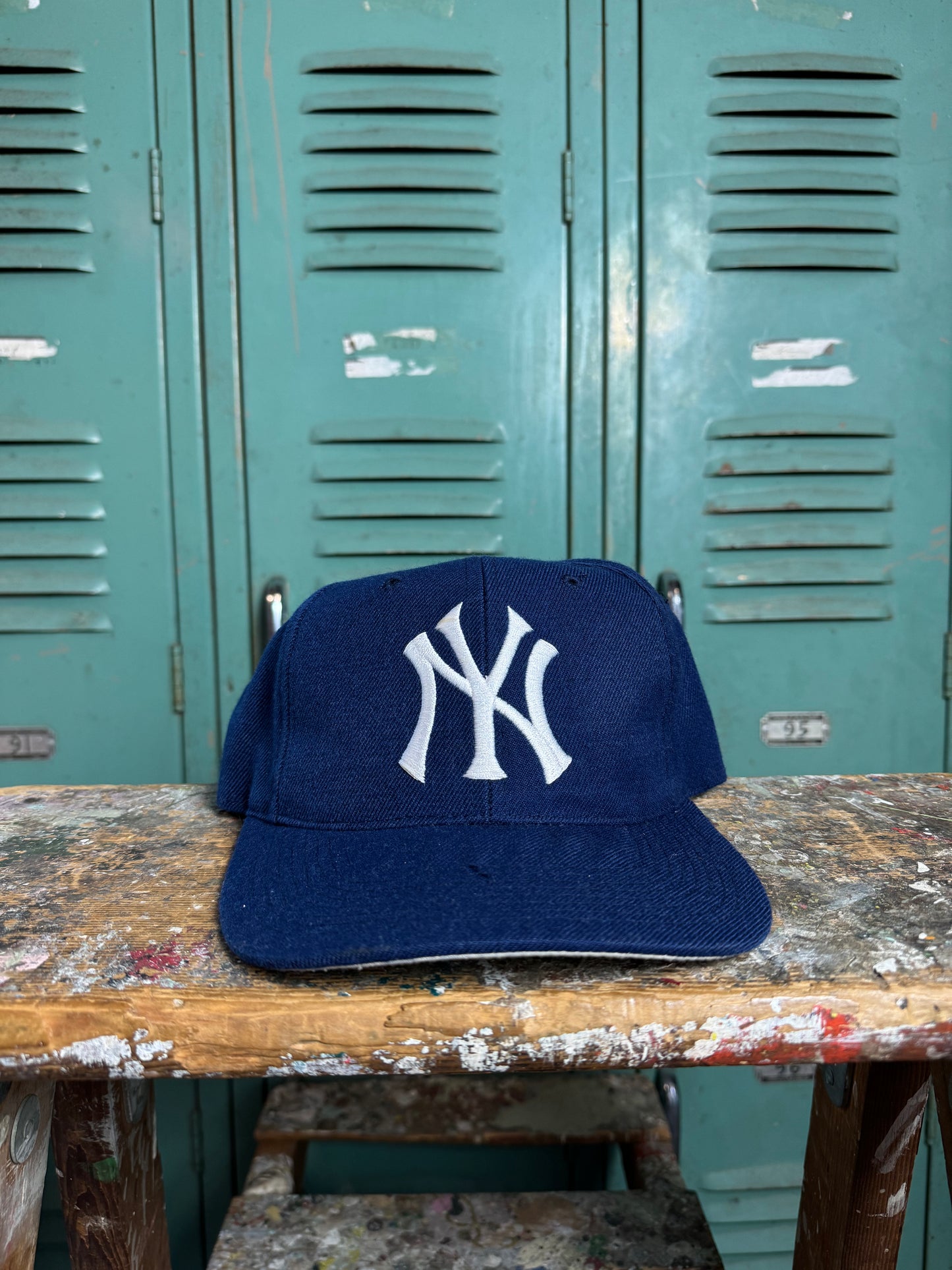 90’s New York Yankees Vintage Blue Big Big Logo Wool MLB Snapback Hat (OSFA)