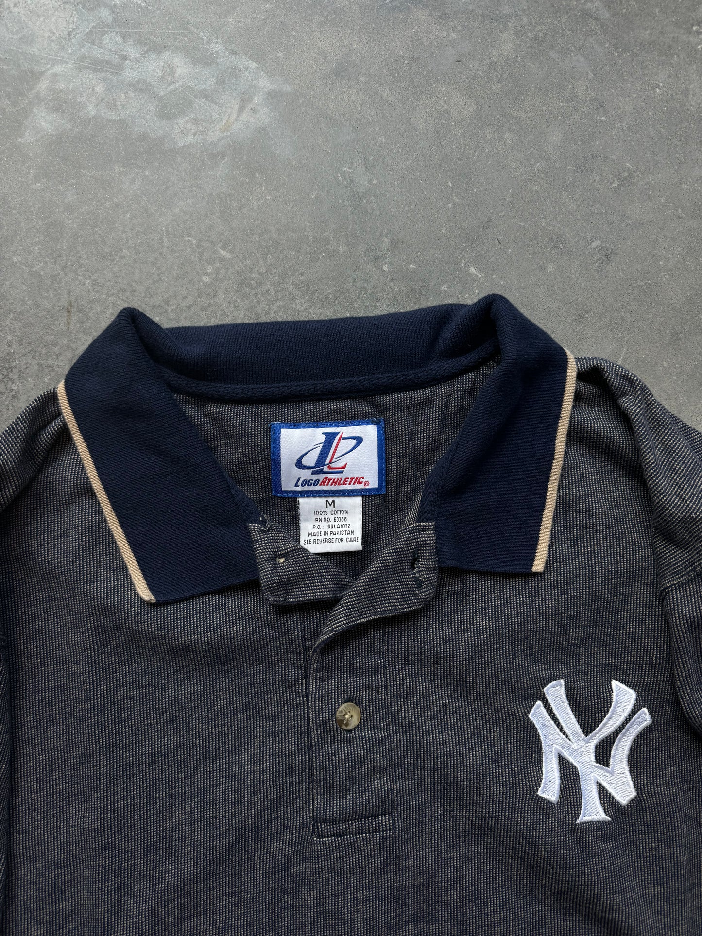 90’s New York Yankees Vintage Navy Blue Embroidered MLB Polo Collared Shirt (Medium)