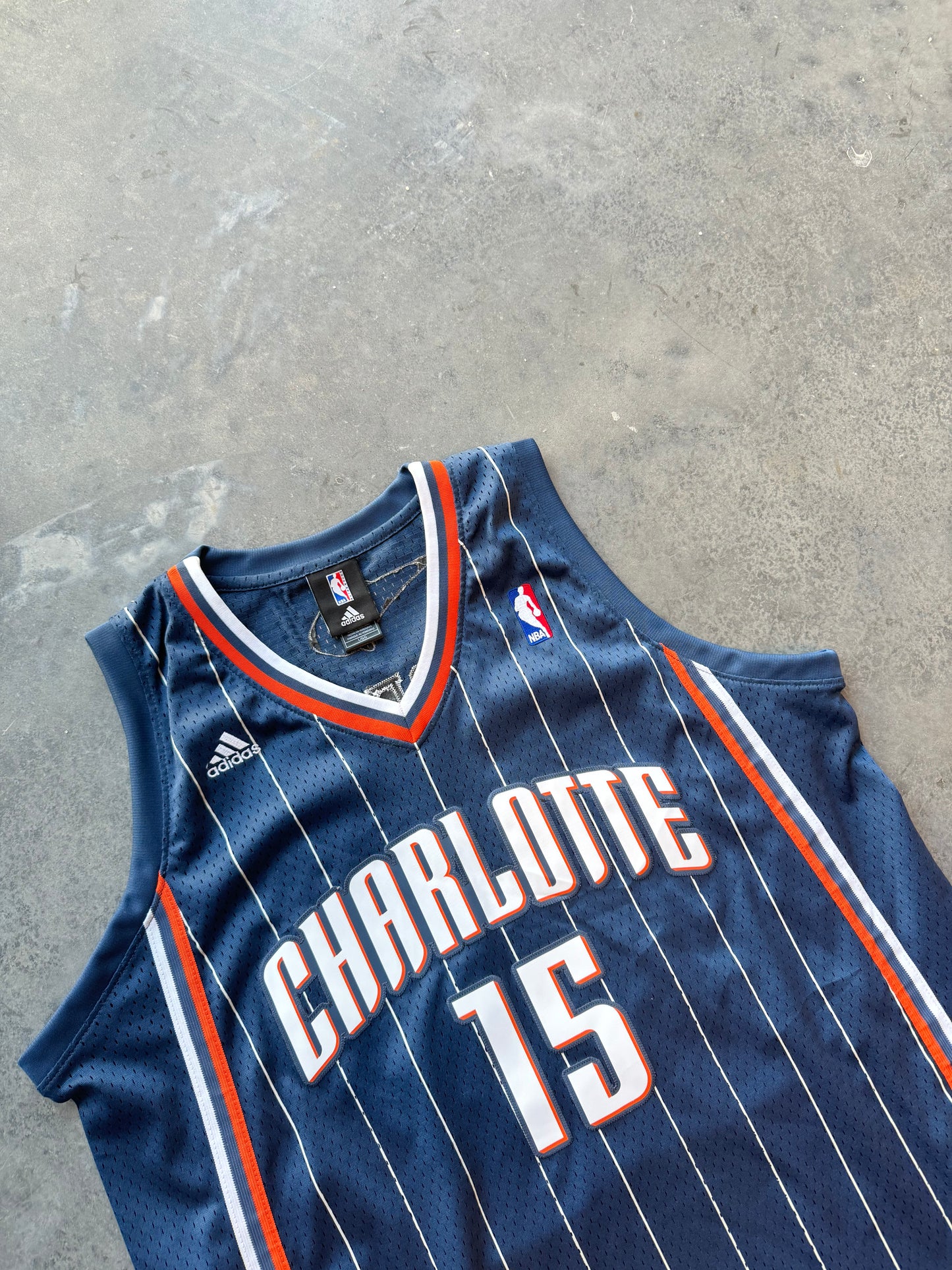 2009/2010 Charlotte Bobcats Vintage Gerald Henderson Adidas NBA Stitched Swingman Jersey (XL)