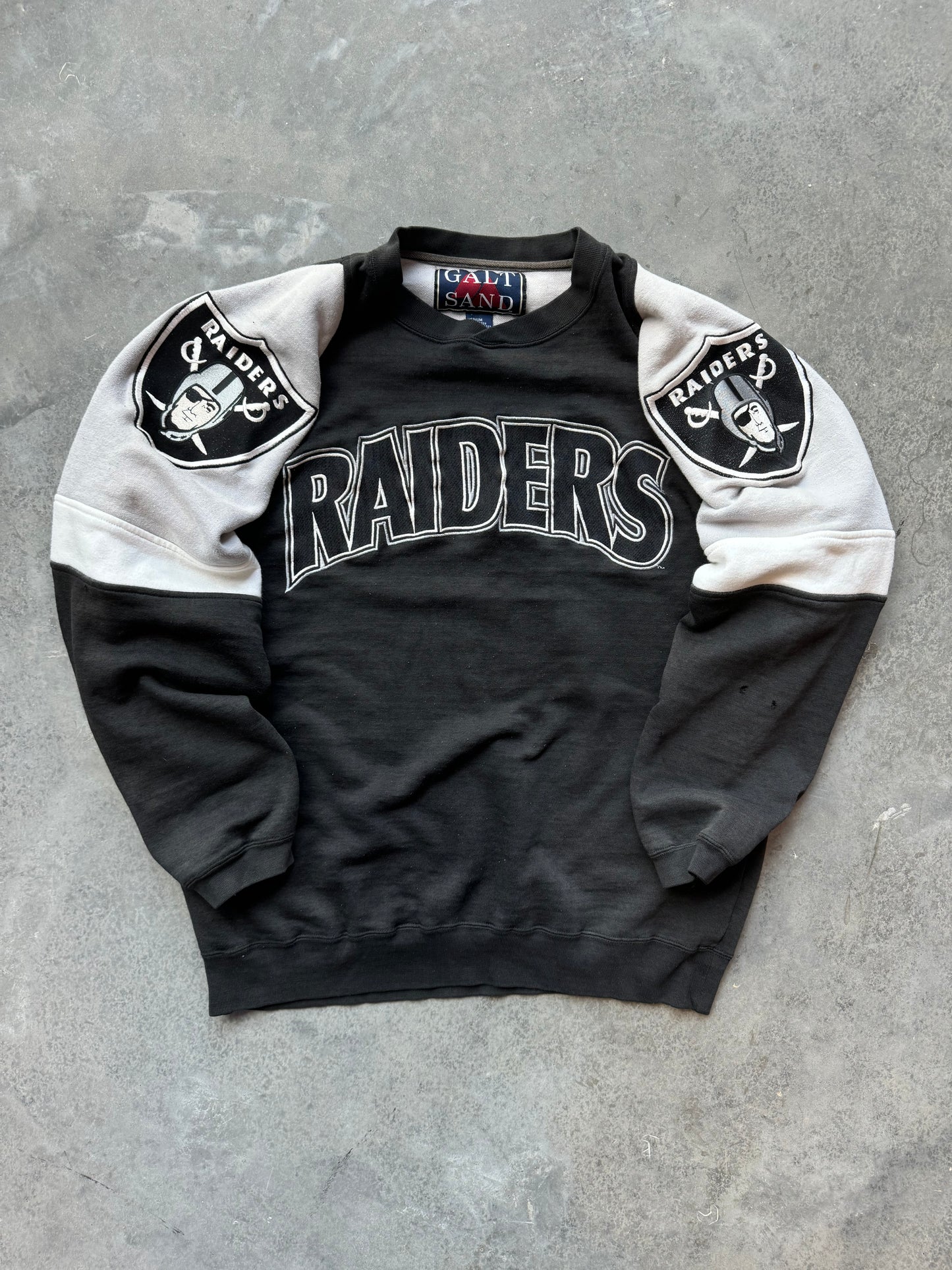 90’s Oakland Raiders Vintage Galt Sand Embroidered Big Logo NFL Crewneck (Large)