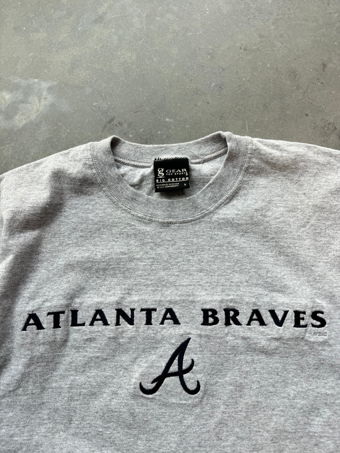 2002 Atlanta Braves Grey Embroidered Spellout MLB Tee (Large)