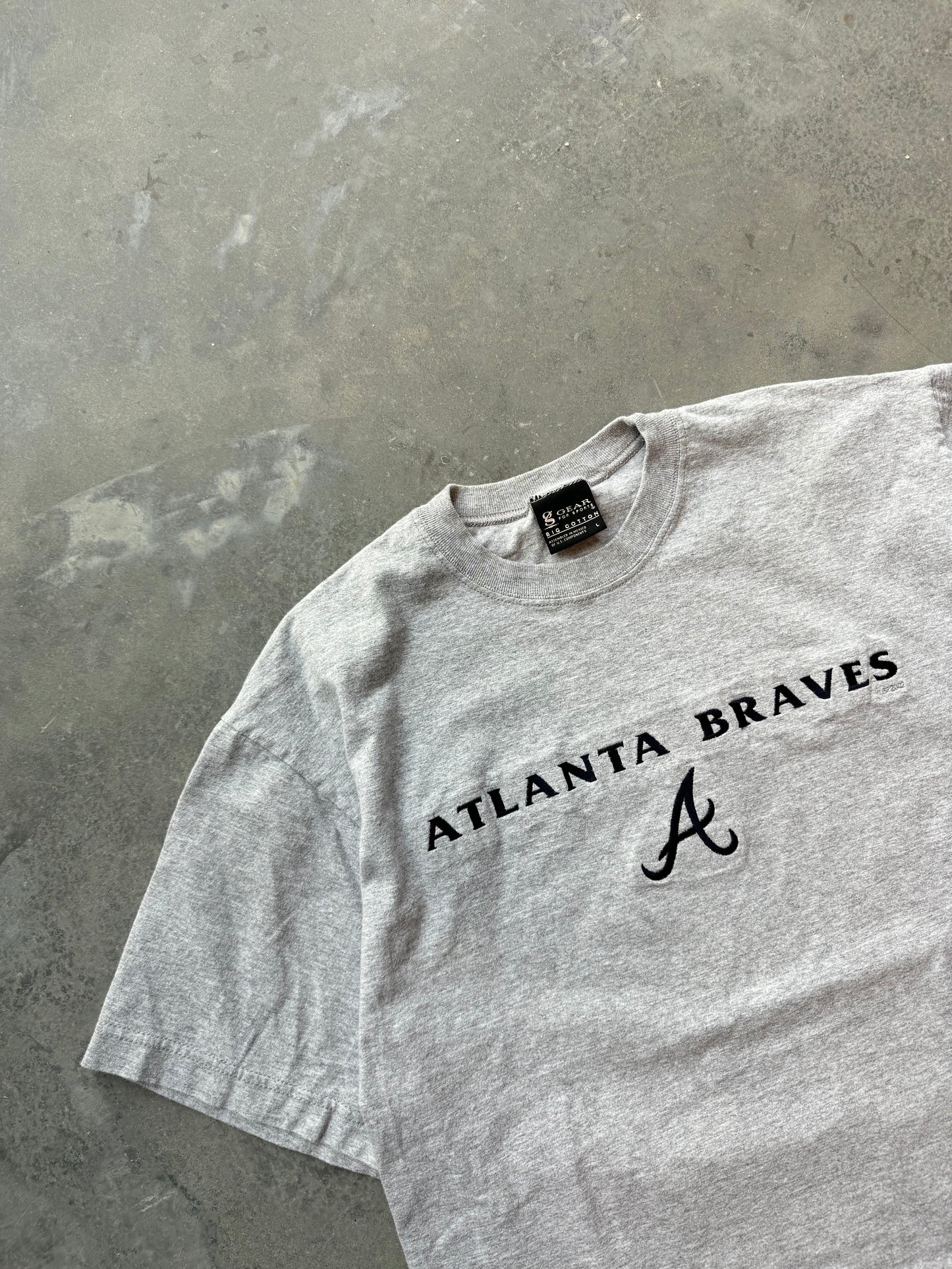 2002 Atlanta Braves Grey Embroidered Spellout MLB Tee (Large)