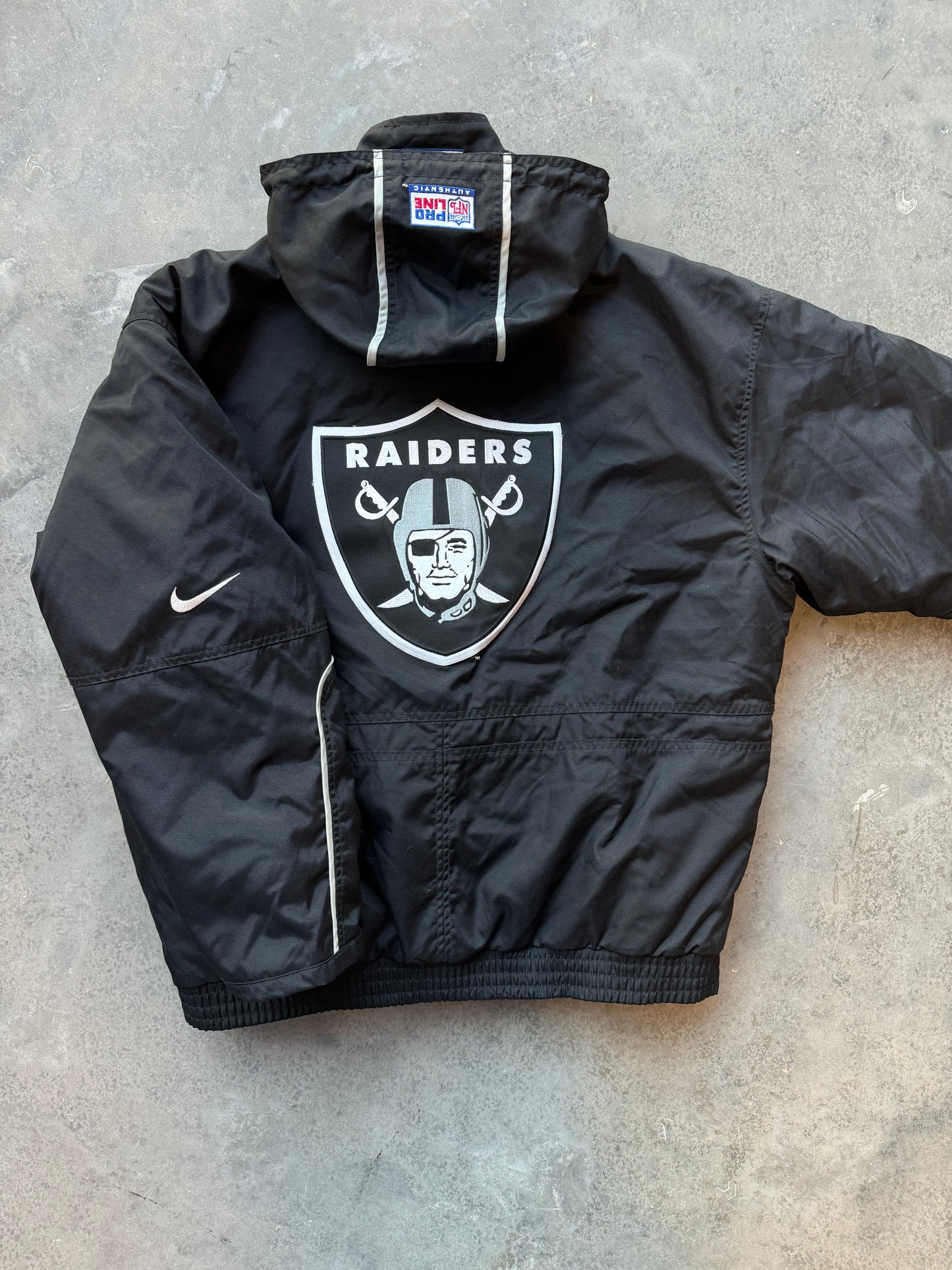 90’s Oakland Raiders Vintage Nike Team Sports Heavyweight Nylon Insulated NFL Big Logo Puffer Jacket (Large)