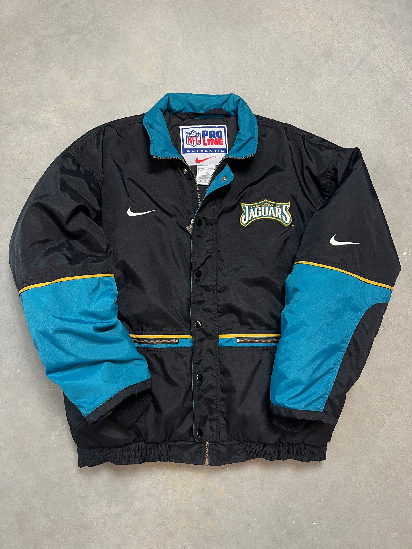 90’s Jacksonville Jaguars Vintage Nike Big Logo Puffer Jacket (Large)