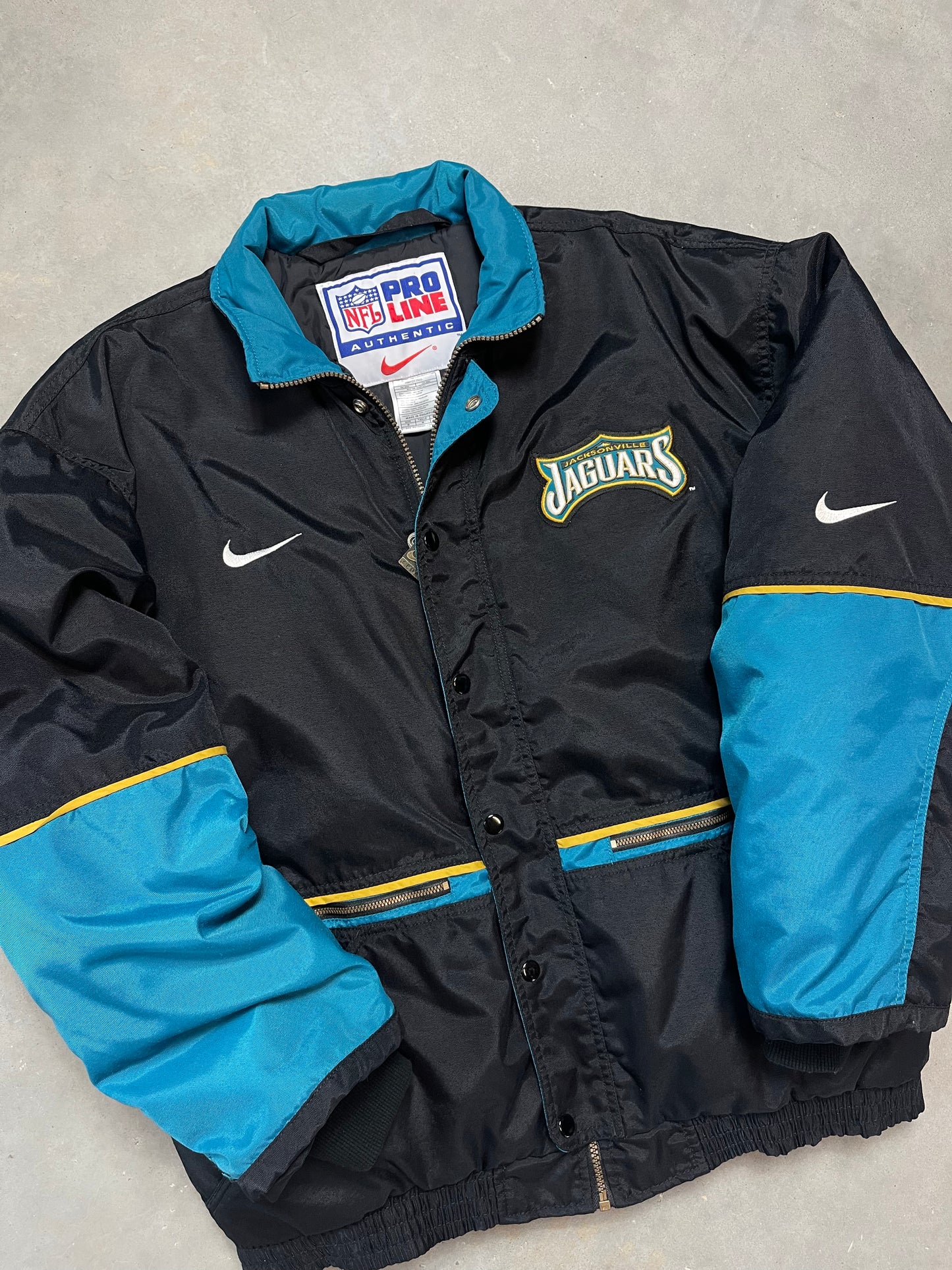 90’s Jacksonville Jaguars Vintage Nike Big Logo Puffer Jacket (Large)