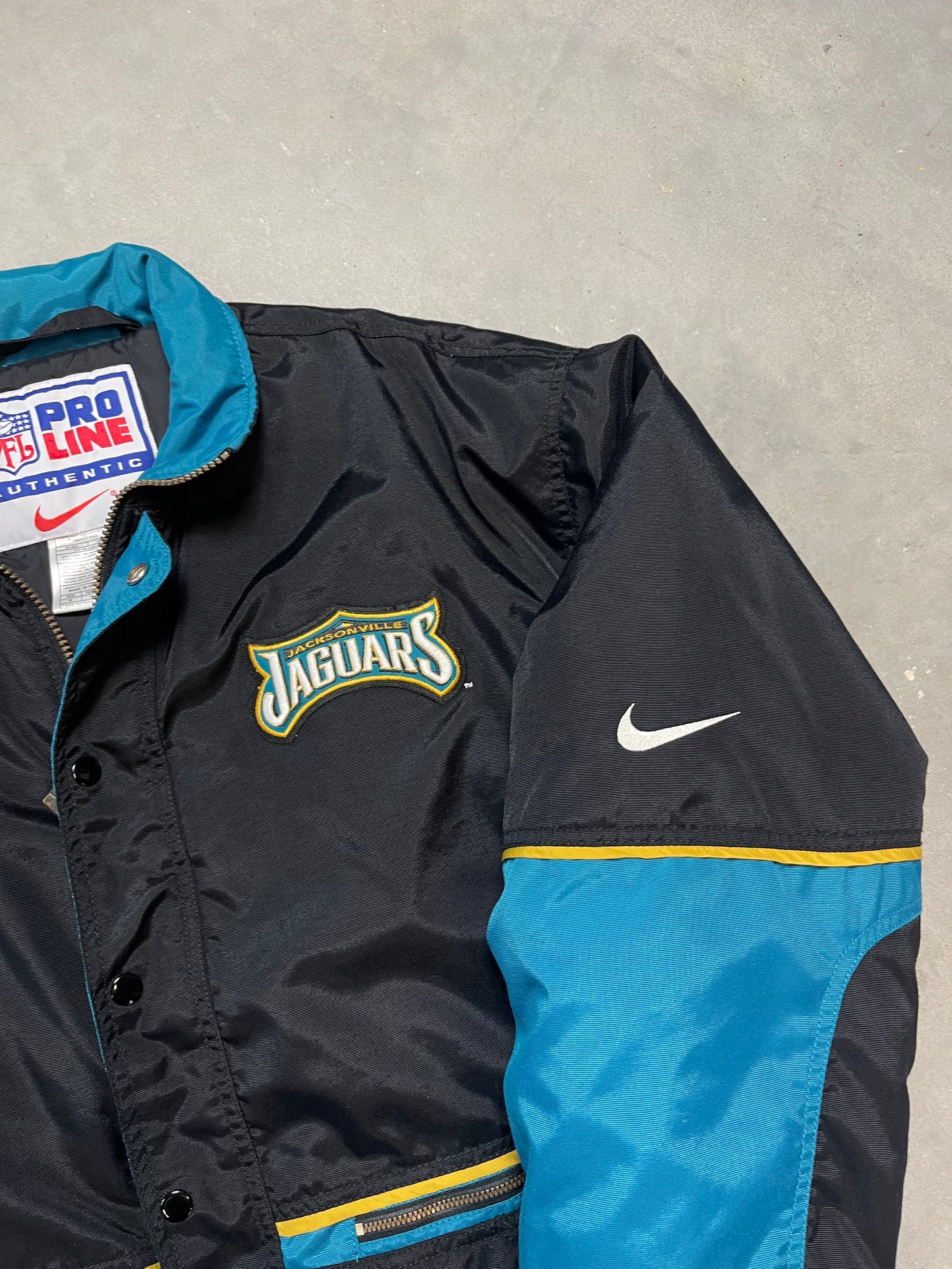 90’s Jacksonville Jaguars Vintage Nike Big Logo Puffer Jacket (Large)