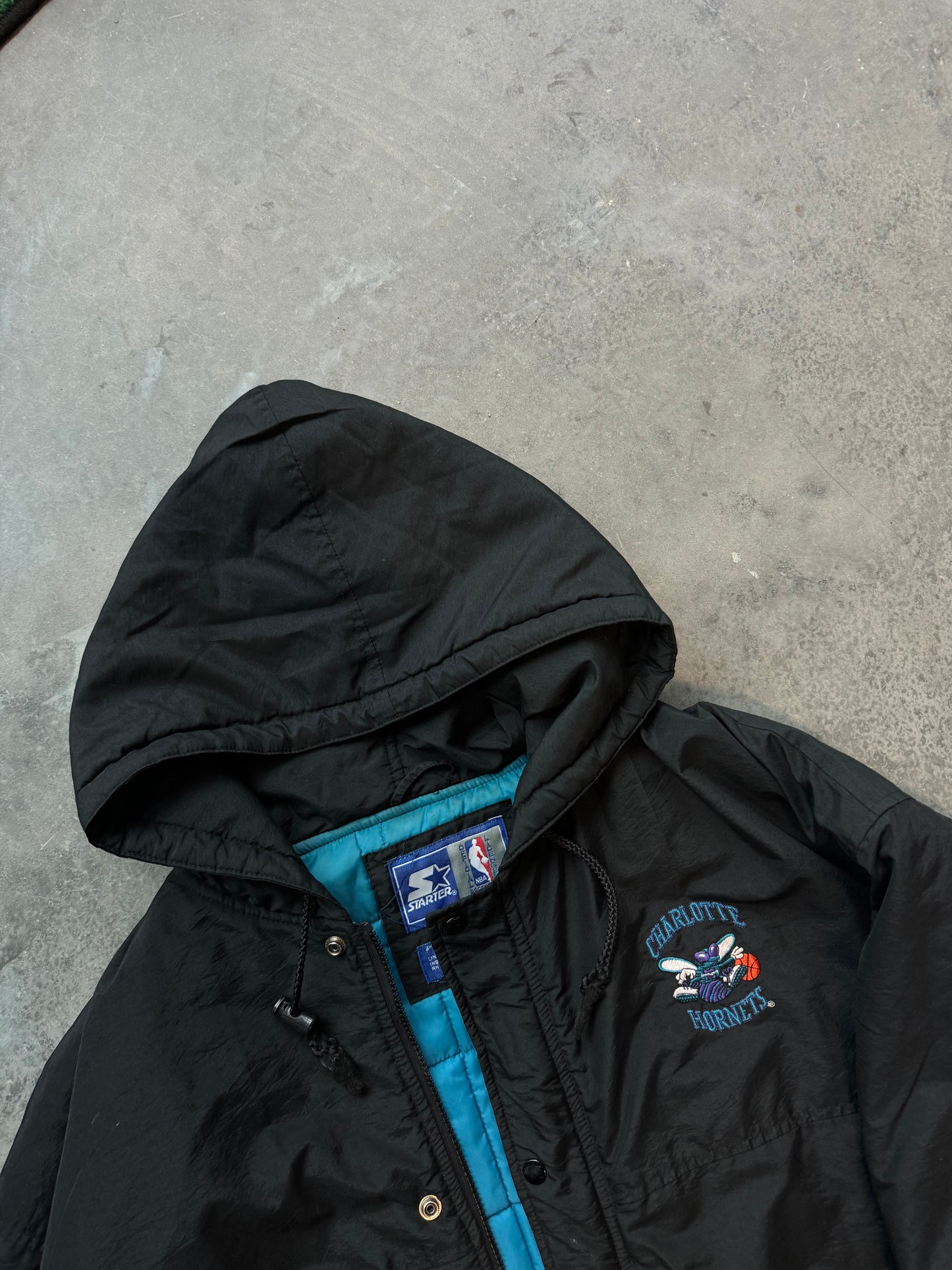 90’s Charlotte Hornets Vintage Starter Black Big Spellout NBA Puffer Jacket (XL)