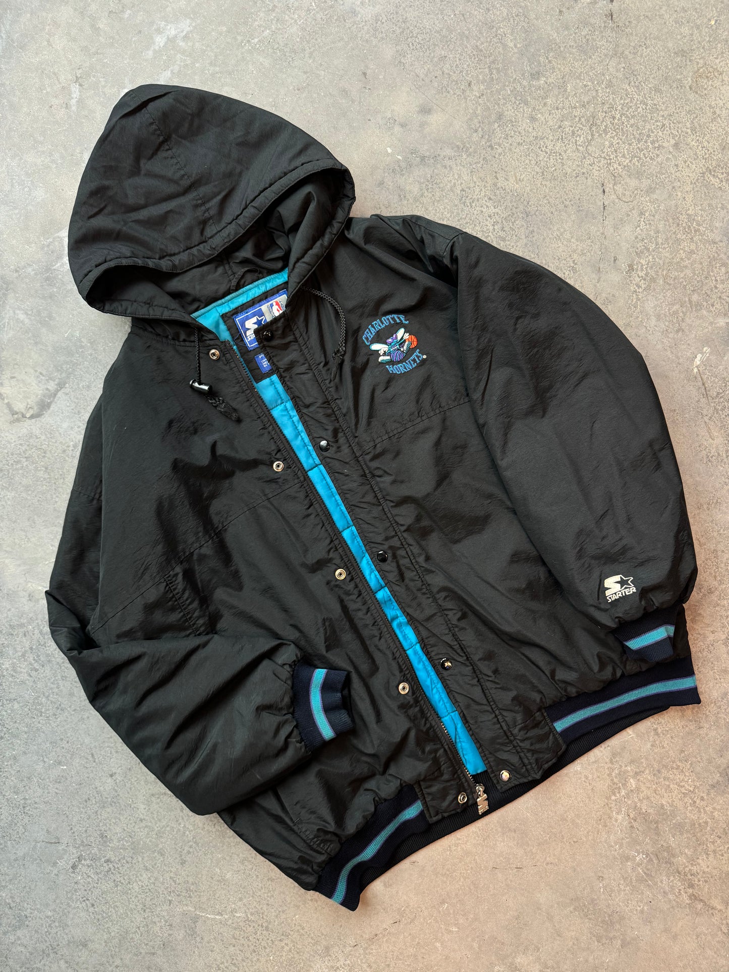 90’s Charlotte Hornets Vintage Starter Black Big Spellout NBA Puffer Jacket (XL)