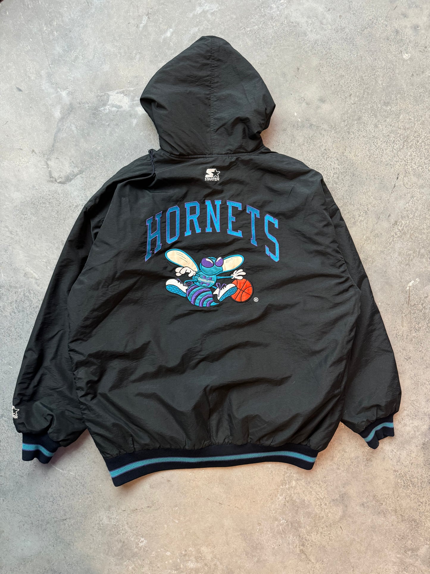 90’s Charlotte Hornets Vintage Starter Black Big Spellout NBA Puffer Jacket (XL)