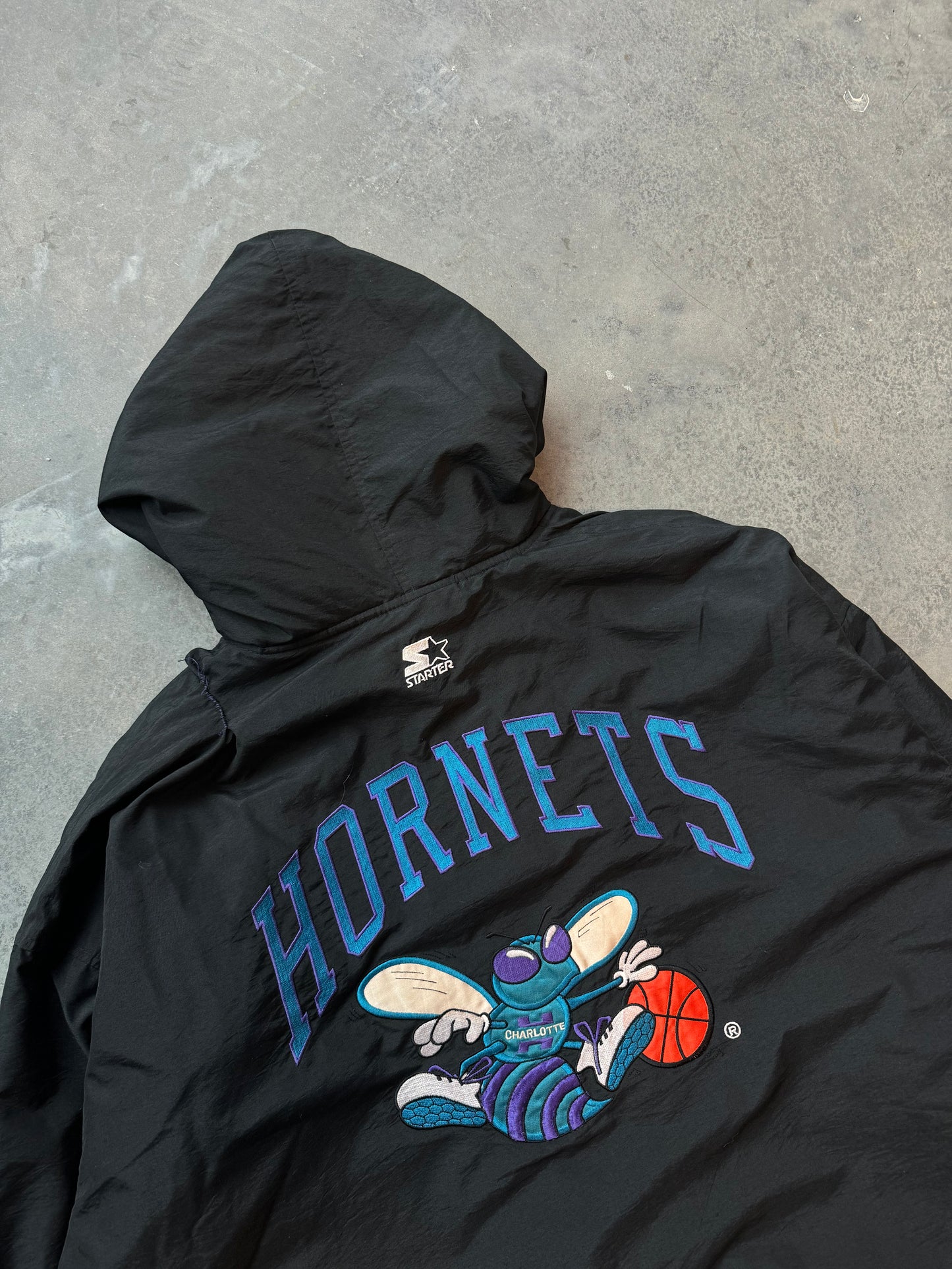 90’s Charlotte Hornets Vintage Starter Black Big Spellout NBA Puffer Jacket (XL)