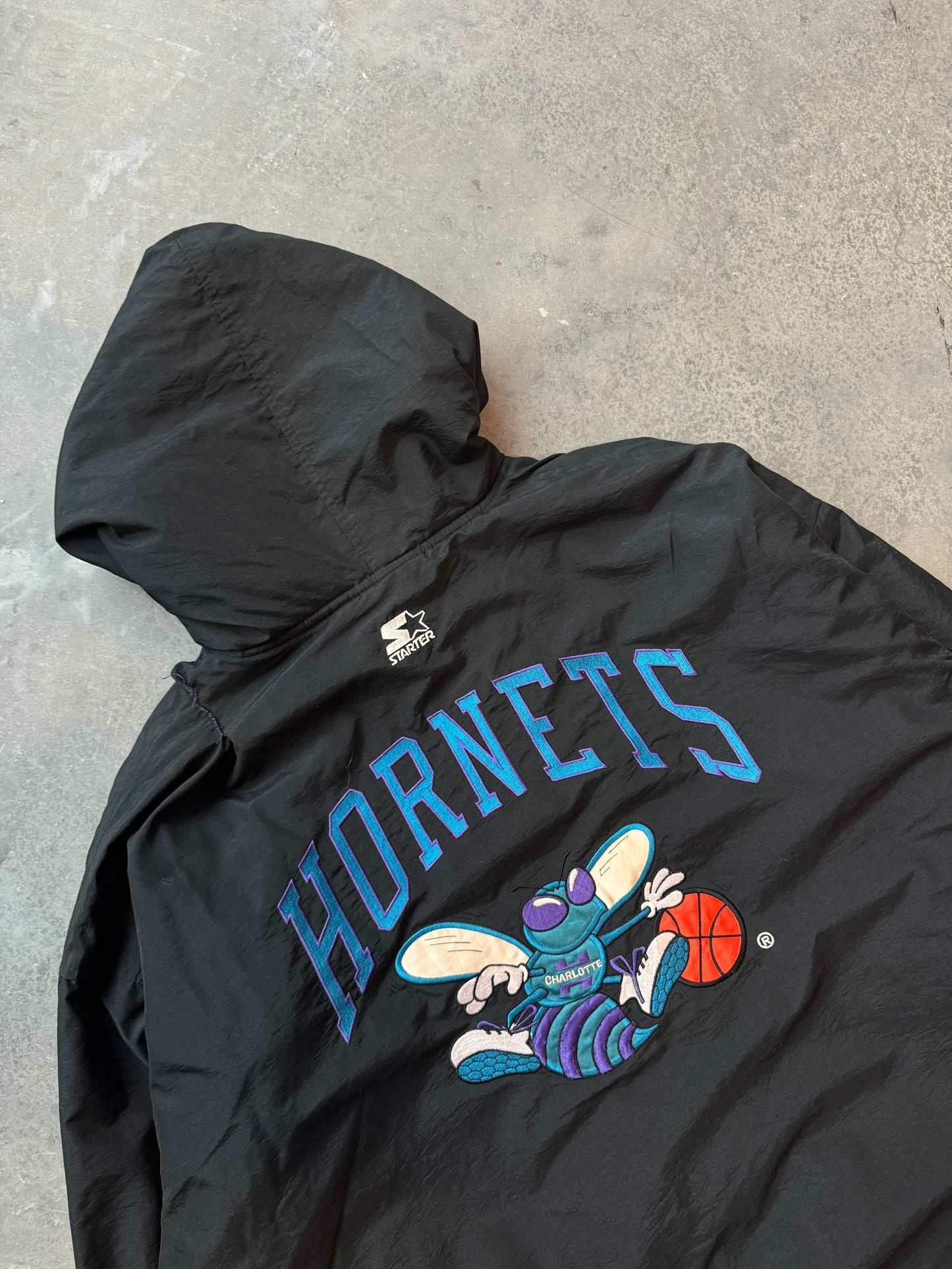 90’s Charlotte Hornets Vintage Starter Black Big Spellout NBA Puffer Jacket (XL)