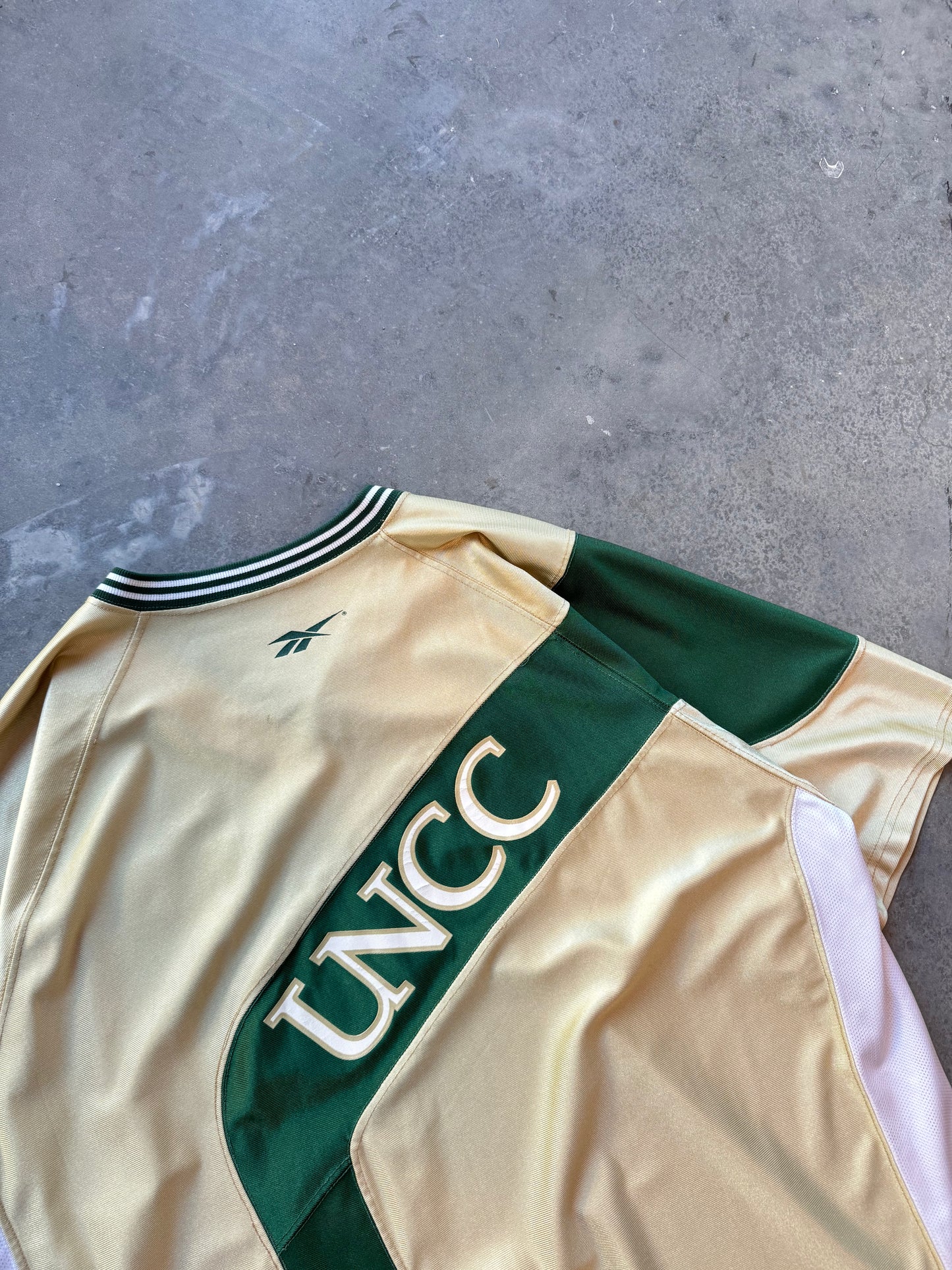 90’s UNC Charlotte 49ers Vintage Gold/Green Reebok Game Team Issued Shooting Shirt Warm Up (XXL)