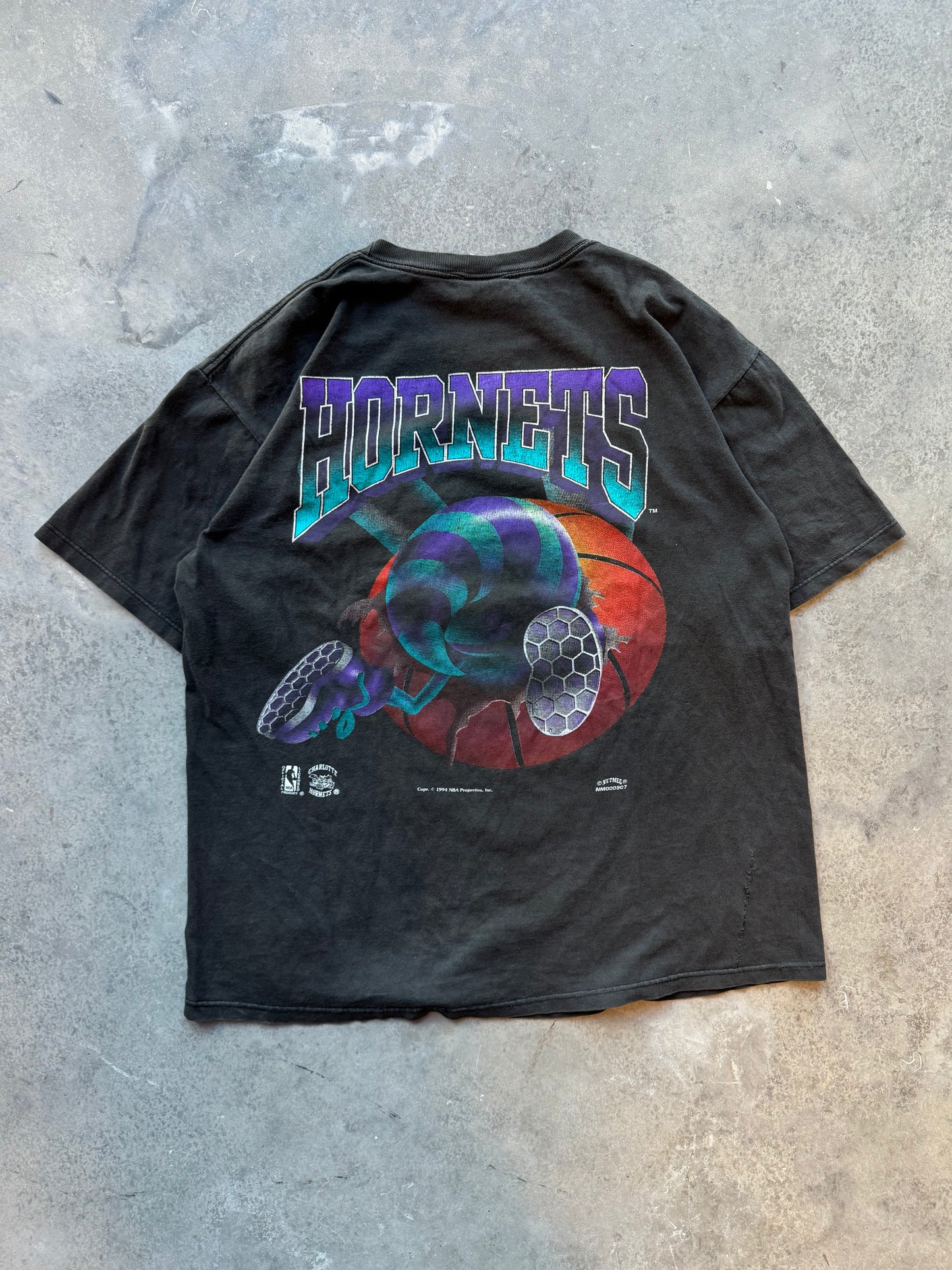 1994 Charlotte Hornets Vintage Black Nutmeg Mills Hugo Breakthrough NBA Tee (XL)