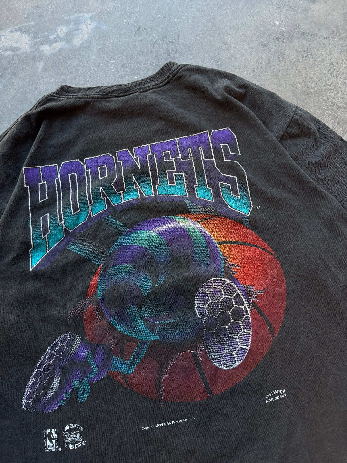 1994 Charlotte Hornets Vintage Black Nutmeg Mills Hugo Breakthrough NBA Tee (XL)