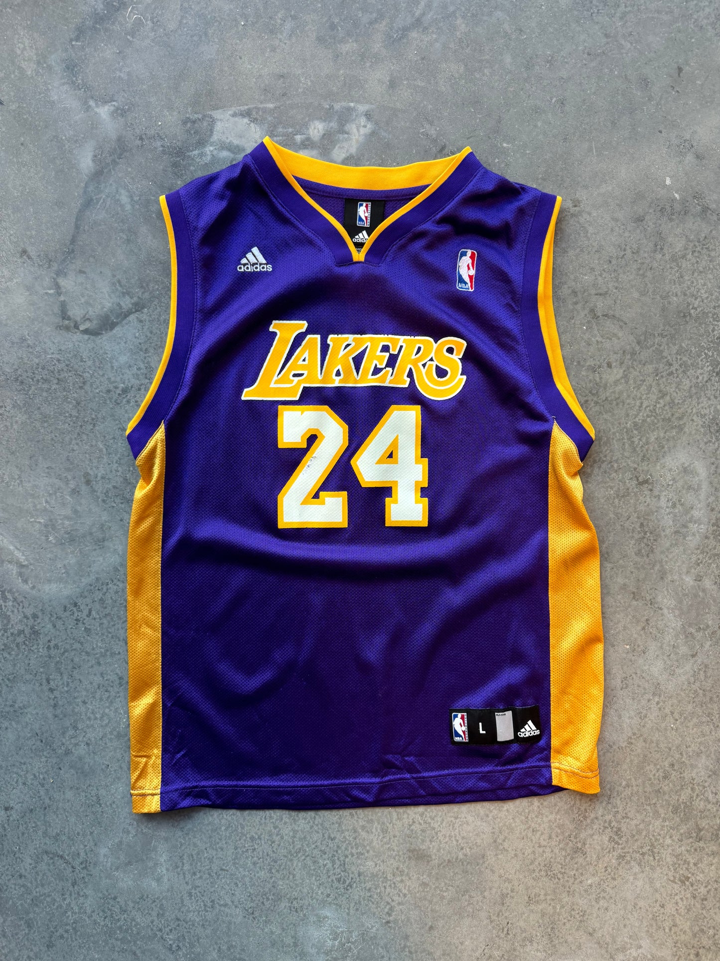 2010’s Los Angeles Lakers Kobe Bryant Vintage Purple Adidas NBA Jersey (Youth Large)