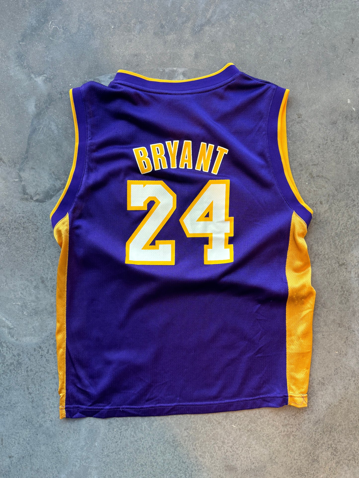 2010’s Los Angeles Lakers Kobe Bryant Vintage Purple Adidas NBA Jersey (Youth Large)