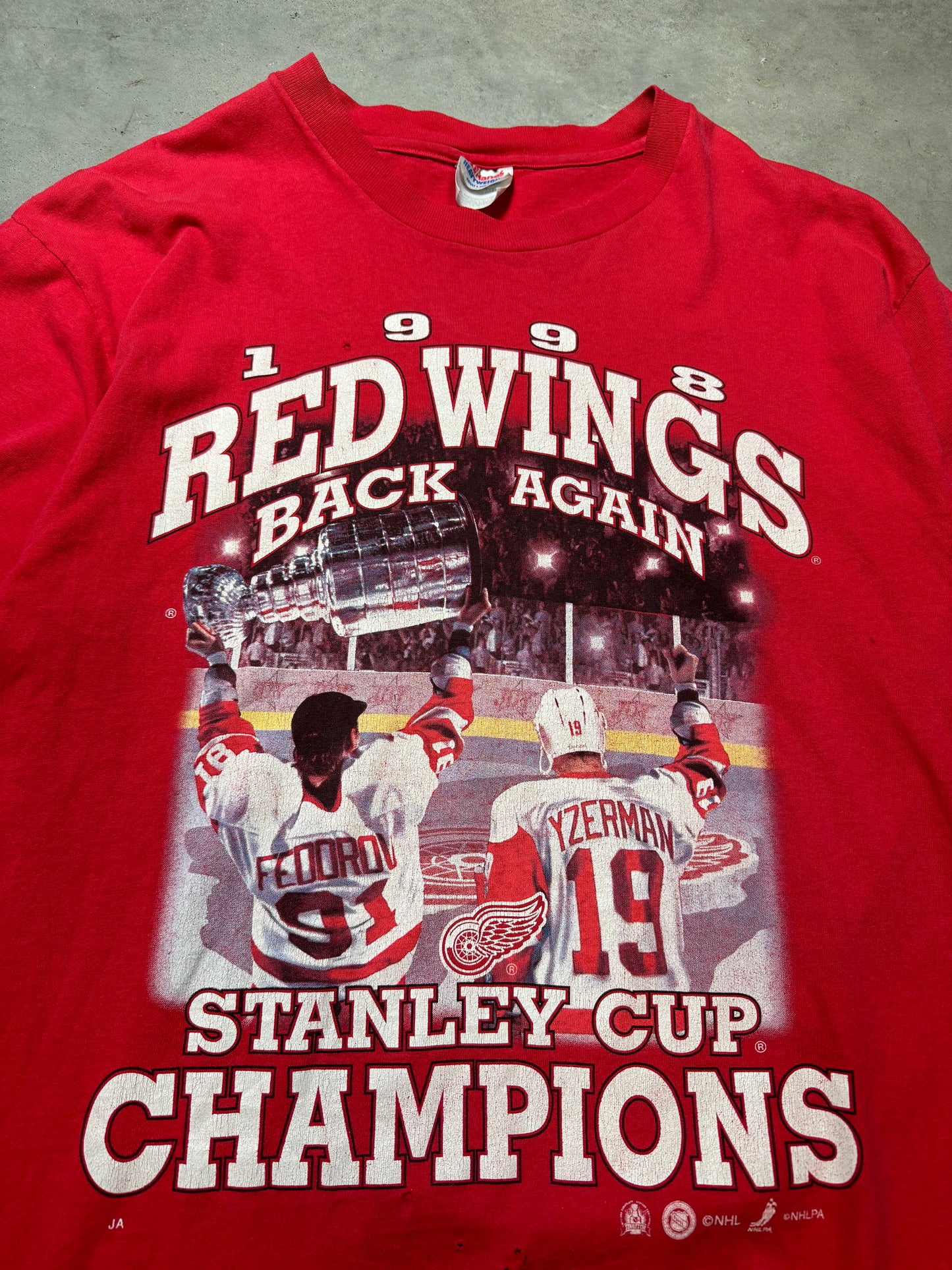 1998 Detroit Red Wings Stanley Cup Champions Vintage NHL Tee (Large)