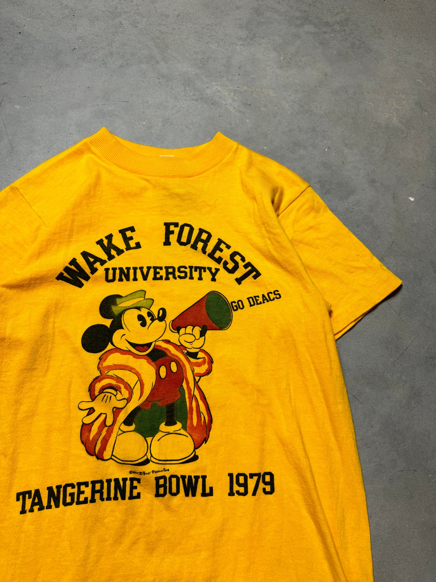 1979 Wake Forest Demon Deacons x Mickey Mouse Tangerine Bowl Vintage College Football Tee (Small)