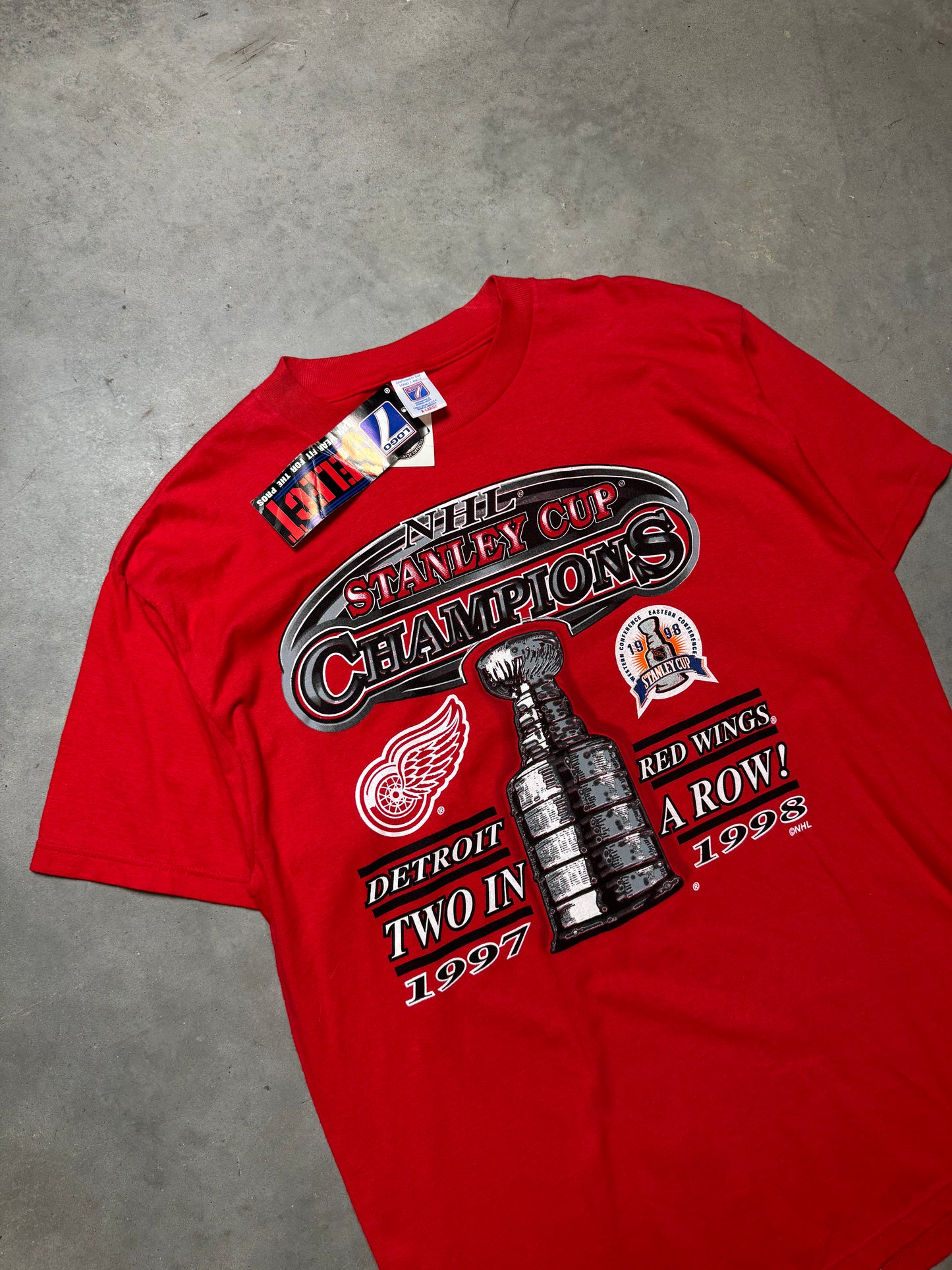 1998 Detroit Red Wings Vintage Back to Back NHL Stanley Cup Champions Tee - Deadstock (XL)