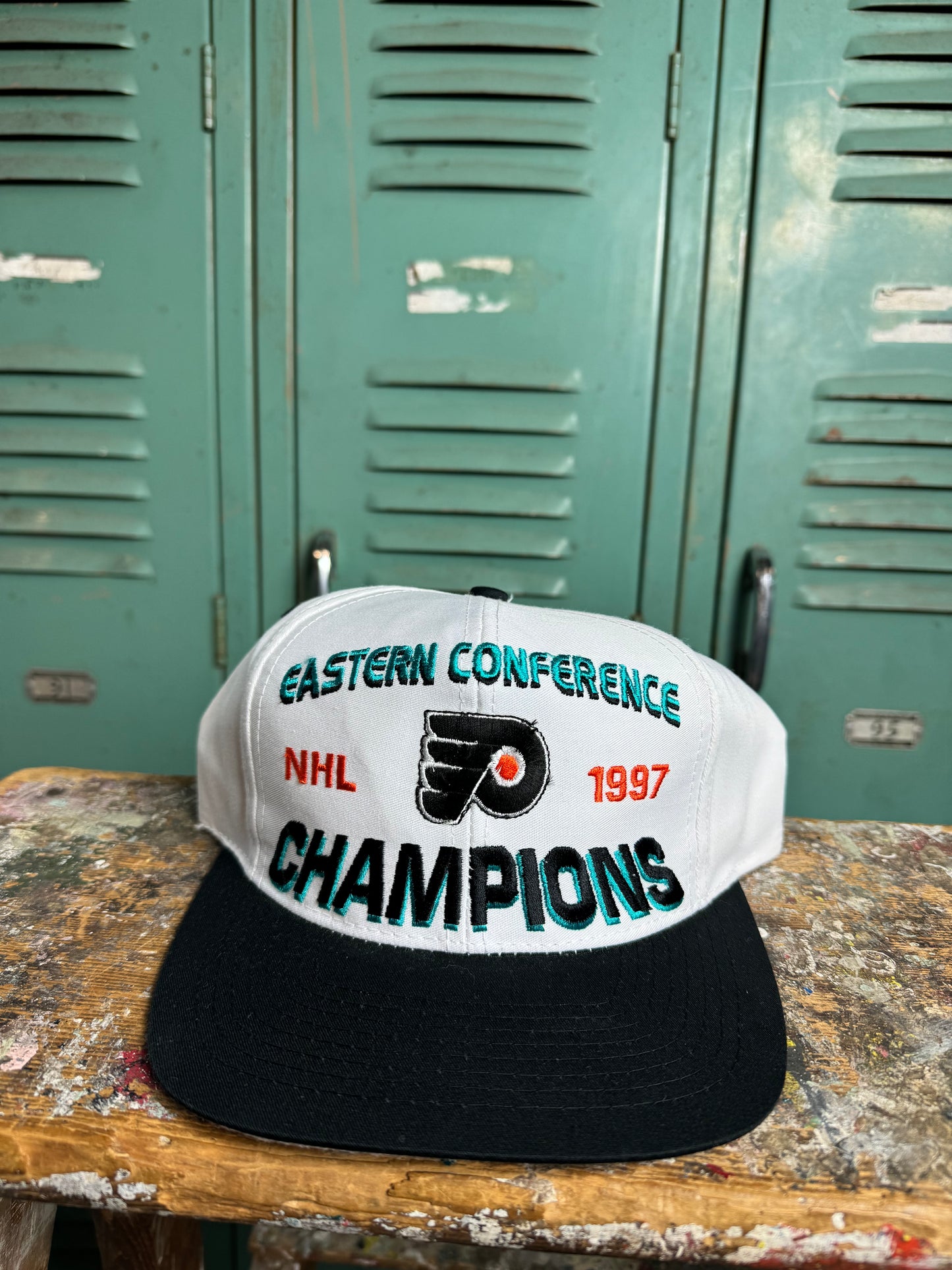 1997 Philadelphia Flyers Eastern Conference Champions Vintage NHL Logo 7 Snapback Hat (OSFA)