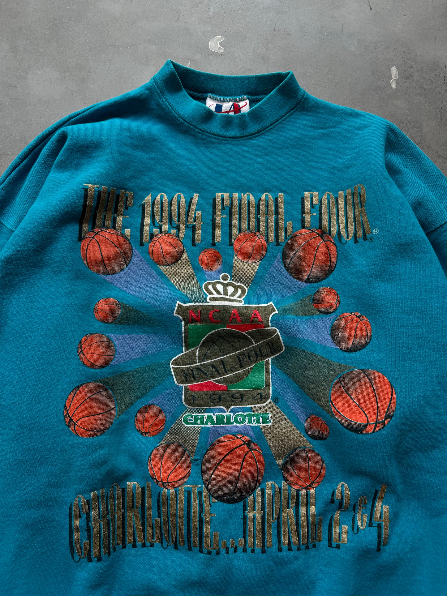 1994 Charlotte NCAA Final Four Vintage Teal Logo Athletic Heavyweight College Basketball Crewneck (XL)