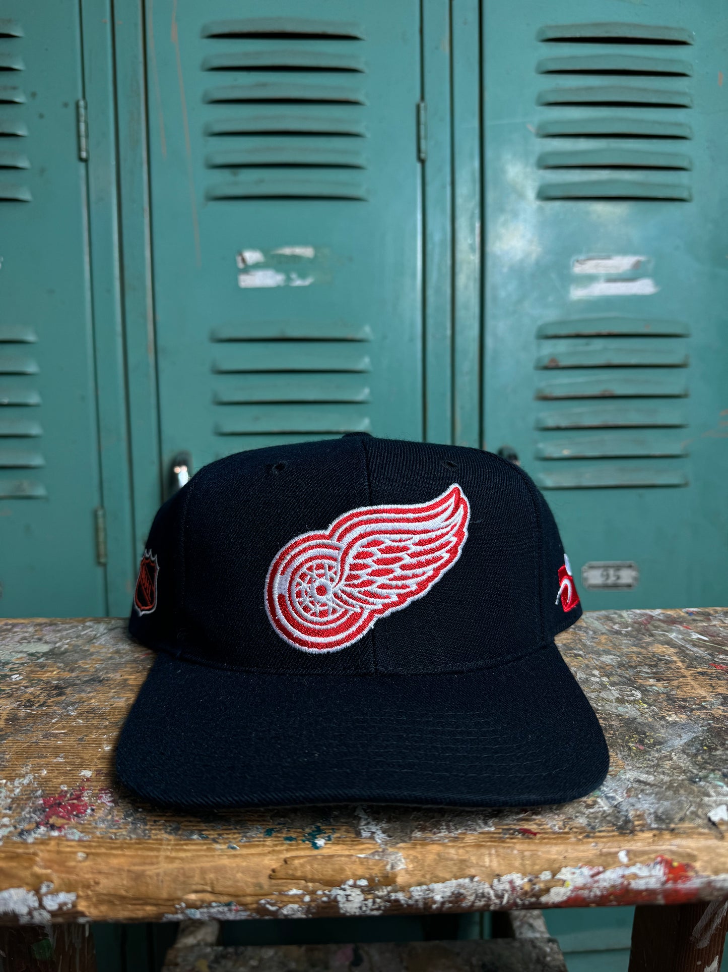 90’s Detroit Red Wings Vintage Plain Logo Sports Specialties NHL Snapback Hat - Deadstock (OSFA)