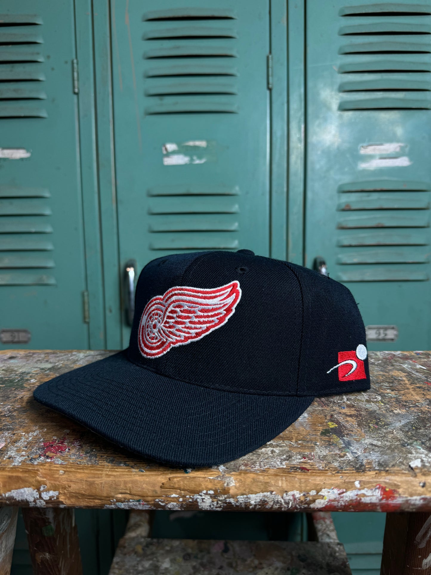 90’s Detroit Red Wings Vintage Plain Logo Sports Specialties NHL Snapback Hat - Deadstock (OSFA)