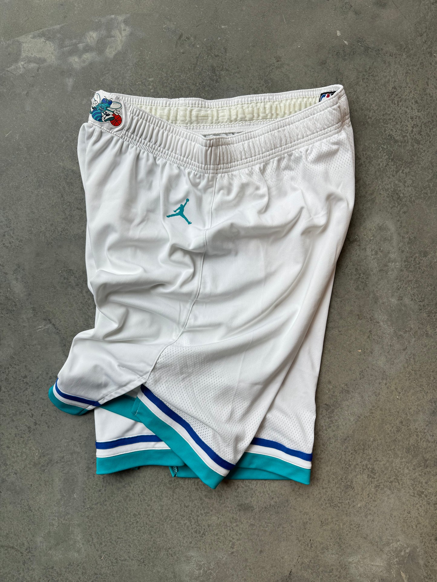 2018/2019 Charlotte Hornets Jordan White Throwback Pro Cut Team Issued NBA Shorts - Deadstock (Size 40/XL)