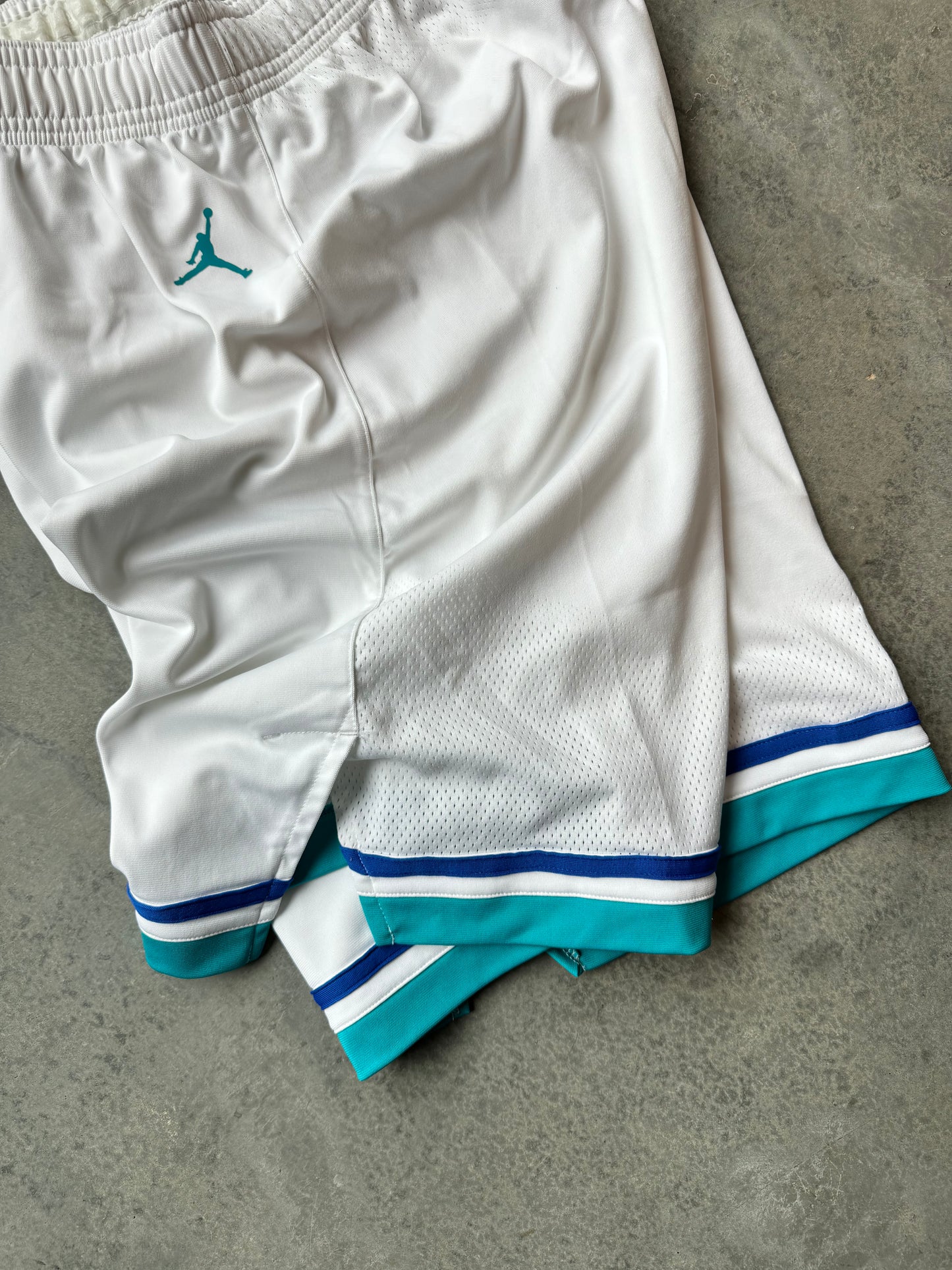 2018/2019 Charlotte Hornets Jordan White Throwback Pro Cut Team Issued NBA Shorts - Deadstock (Size 40/XL)