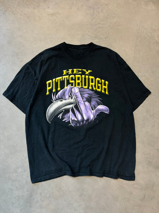 00’s Baltimore Ravens “Hey Pittsburgh” Middle Finger Vintage NFL Mascot Tee (XXL)