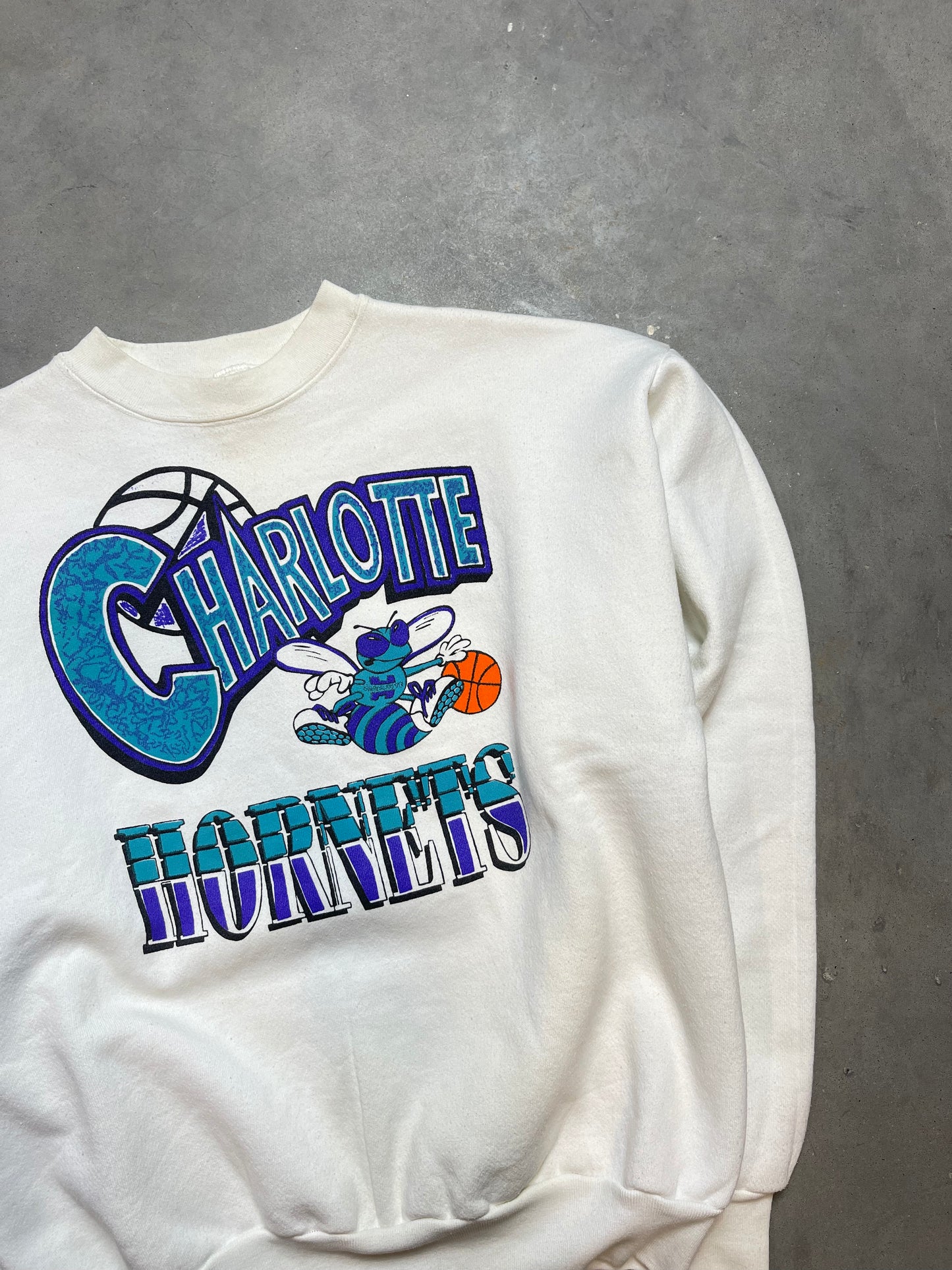 90’s Charlotte Hornets Vintage White NBA Crewneck (Large)