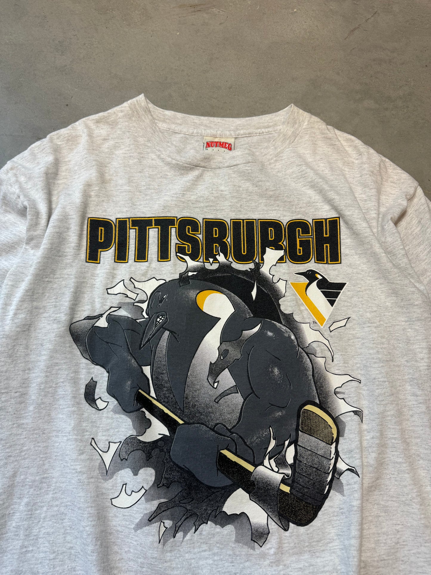 90’s Pittsburgh Penguins Vintage Nutmeg Mills Breakthrough NHL Tee (Large)