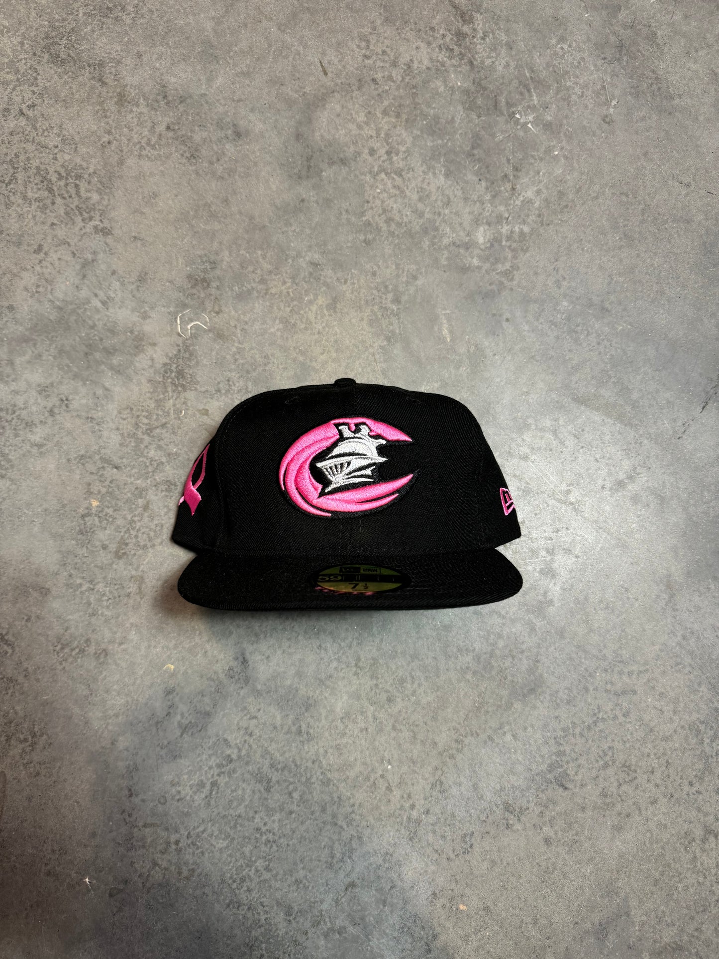 2010’s Charlotte Knights Breast Cancer Awareness Minor League Baseball New Era Fitted Hat (7 1/2)