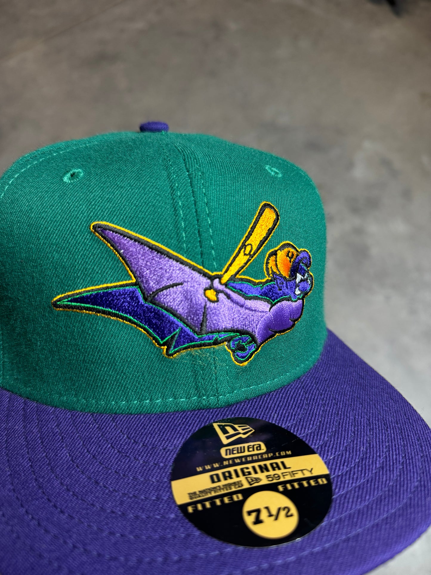 1999 Louisville Bats Vintage Green Minor League Baseball Wool New Era Fitted Hat (7 1/2)