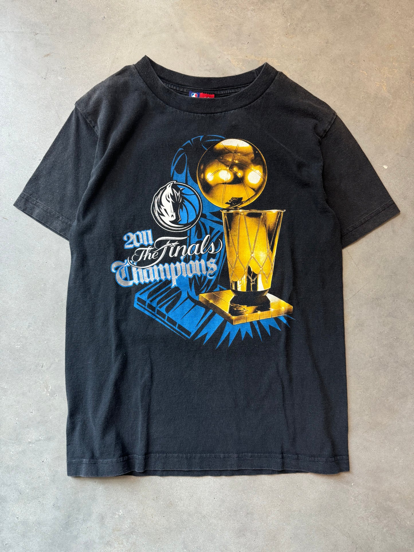 2011 Dallas Mavericks Vintage NBA Finals Champions Roster Tee (Small)