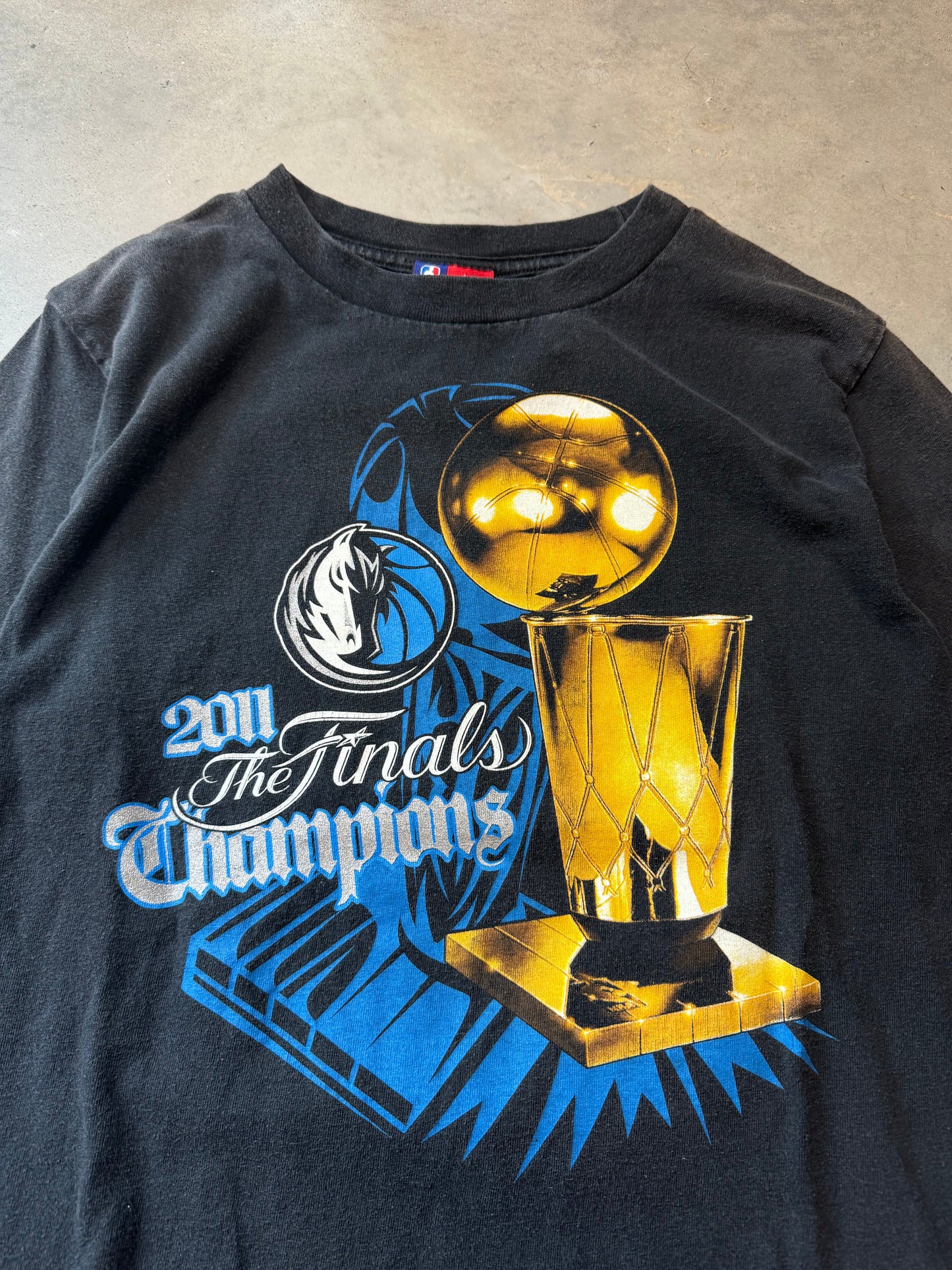 2011 Dallas Mavericks Vintage NBA Finals Champions Roster Tee (Small)